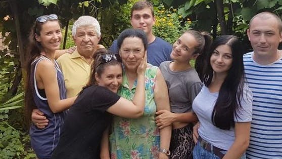 Schlagersängerin Emilija Wellrock (links) ist in Sorge um ihre Familie in der Ukraine.