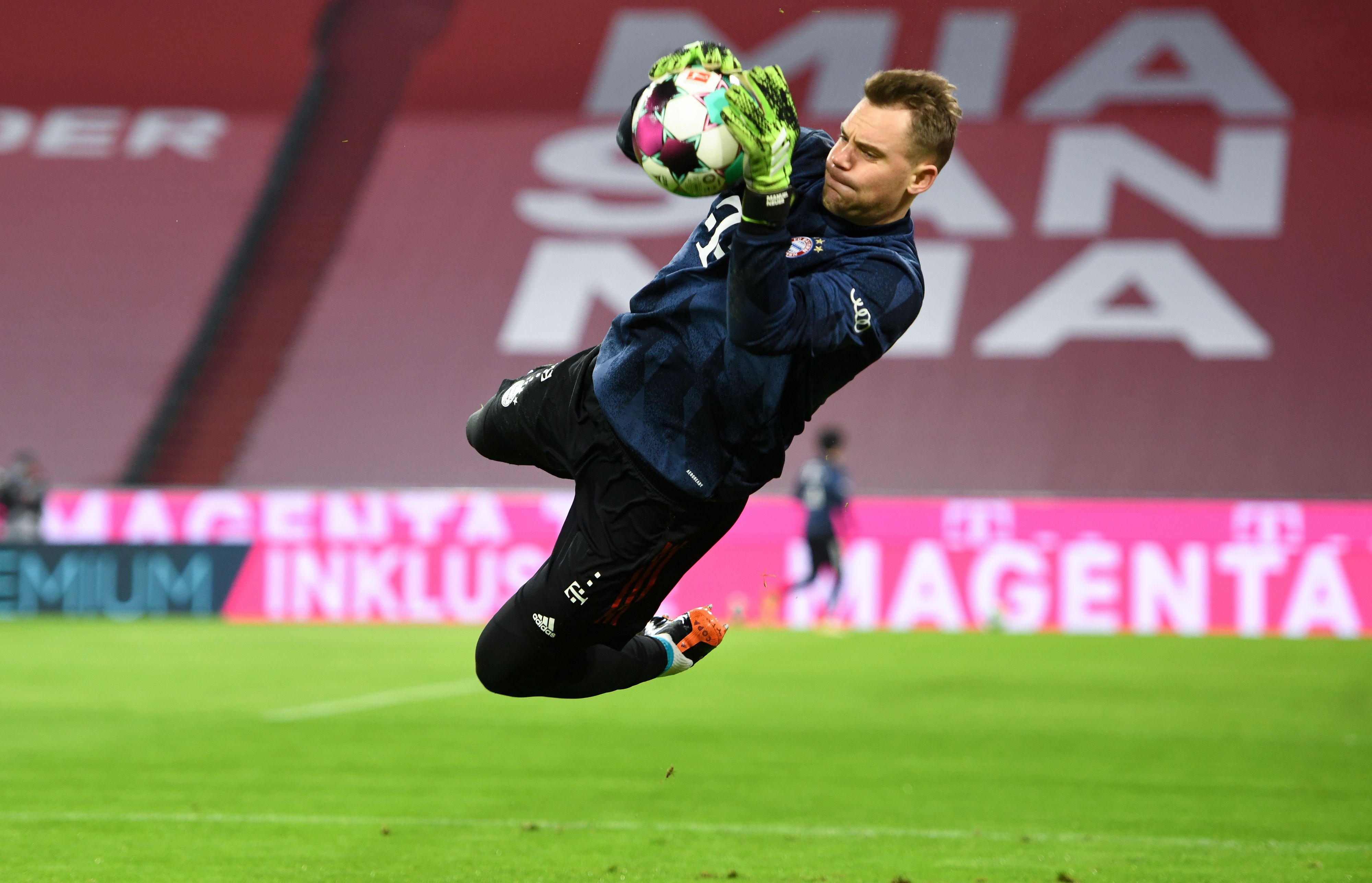 Manuel Neuer nimmt das Training wieder auf.