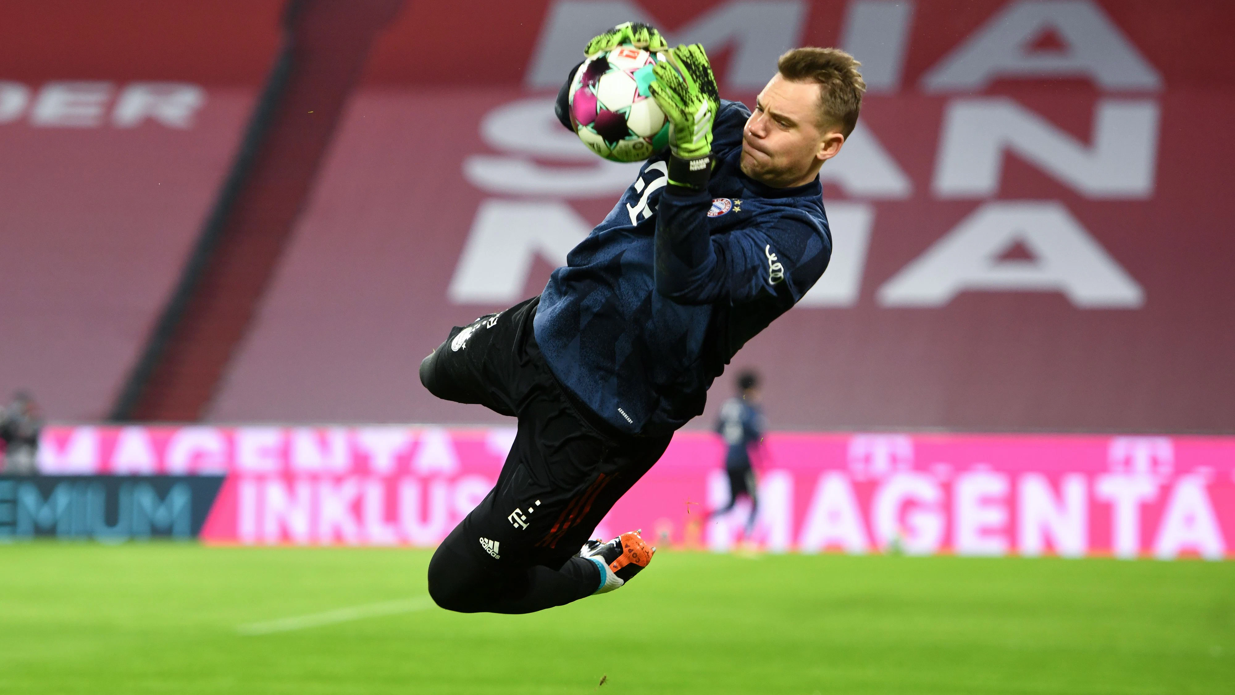 Manuel Neuer nimmt das Training wieder auf.