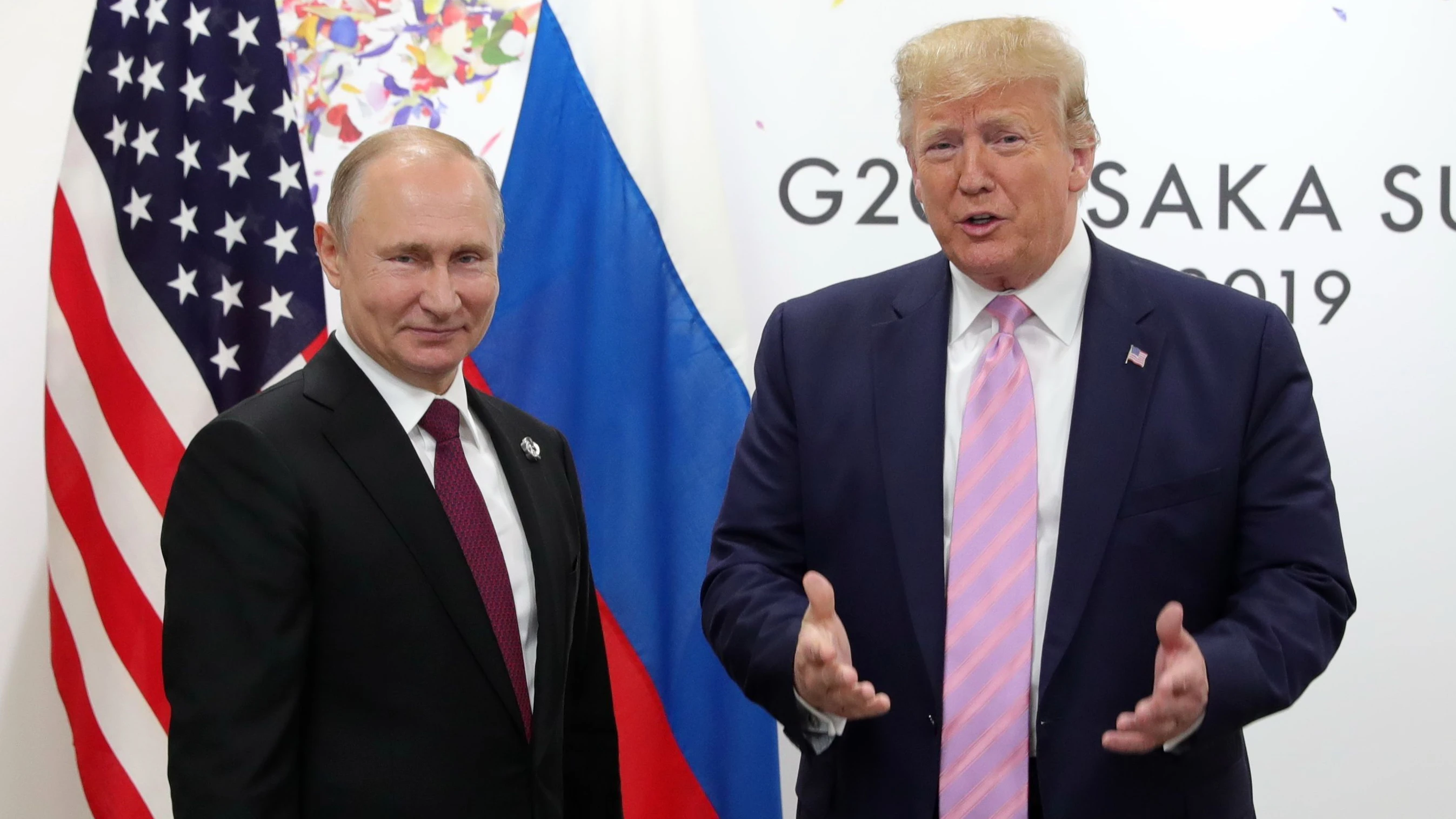 Download von www.picturedesk.com am 27.02.2022 (14:31).  US President Donald Trump (R) attends a meeting with Russia's President Vladimir Putin during the G20 summit in Osaka on June 28, 2019. (Photo by Mikhail KLIMENTYEV / SPUTNIK / AFP) - 20190628_PD2027 - Rechteinfo: Rights Managed (RM) Nur für redaktionelle Nutzung! Werbliche Nutzung erfordert Freigabe: bitte schicken Sie uns eine Anfrage.