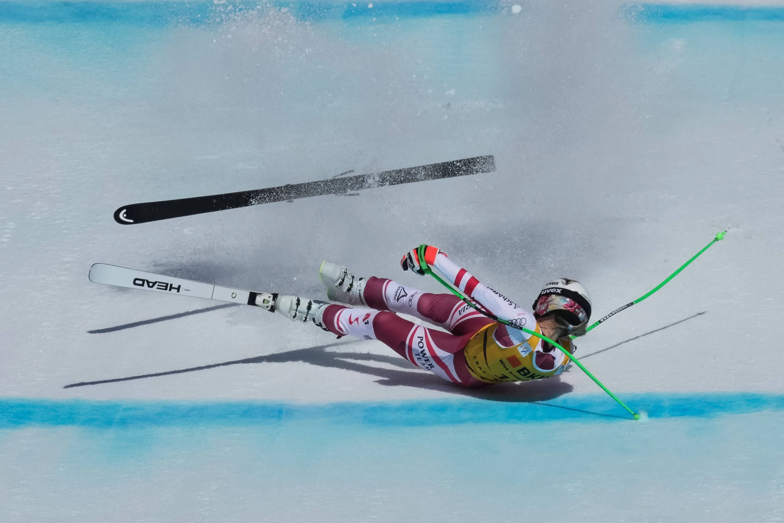 Conny Hütter krachte auf die harte Piste.
