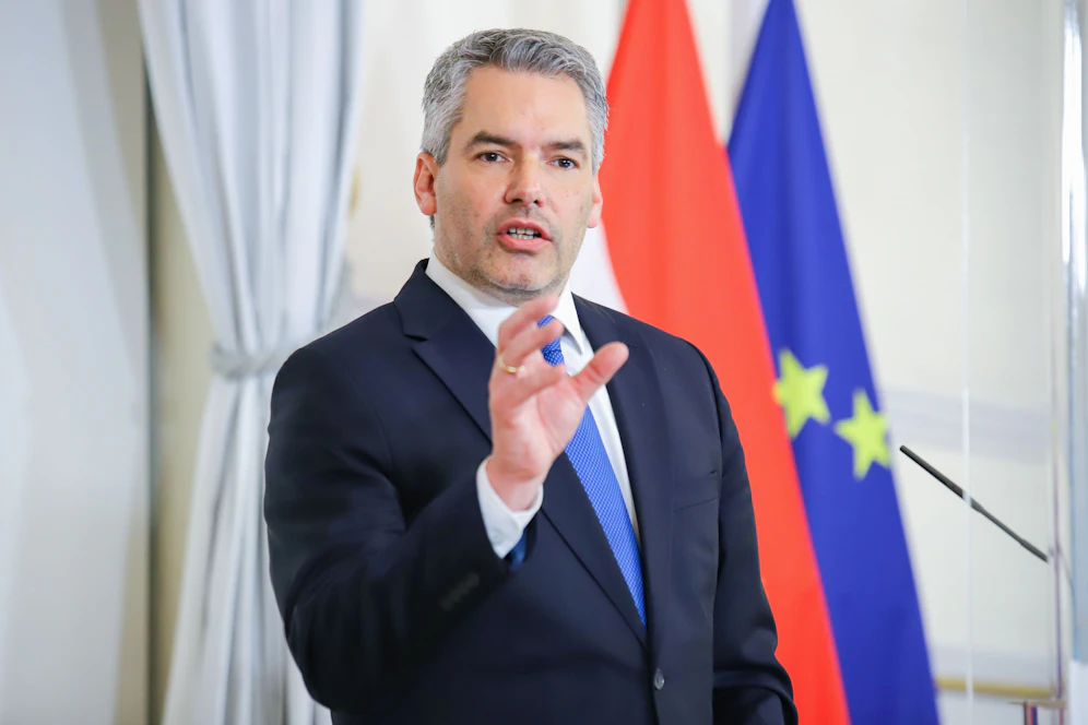 Bundeskanzler Karl Nehammer (ÖVP) fordert weitere Sanktionen gegen russische Oligarchen.&nbsp;
