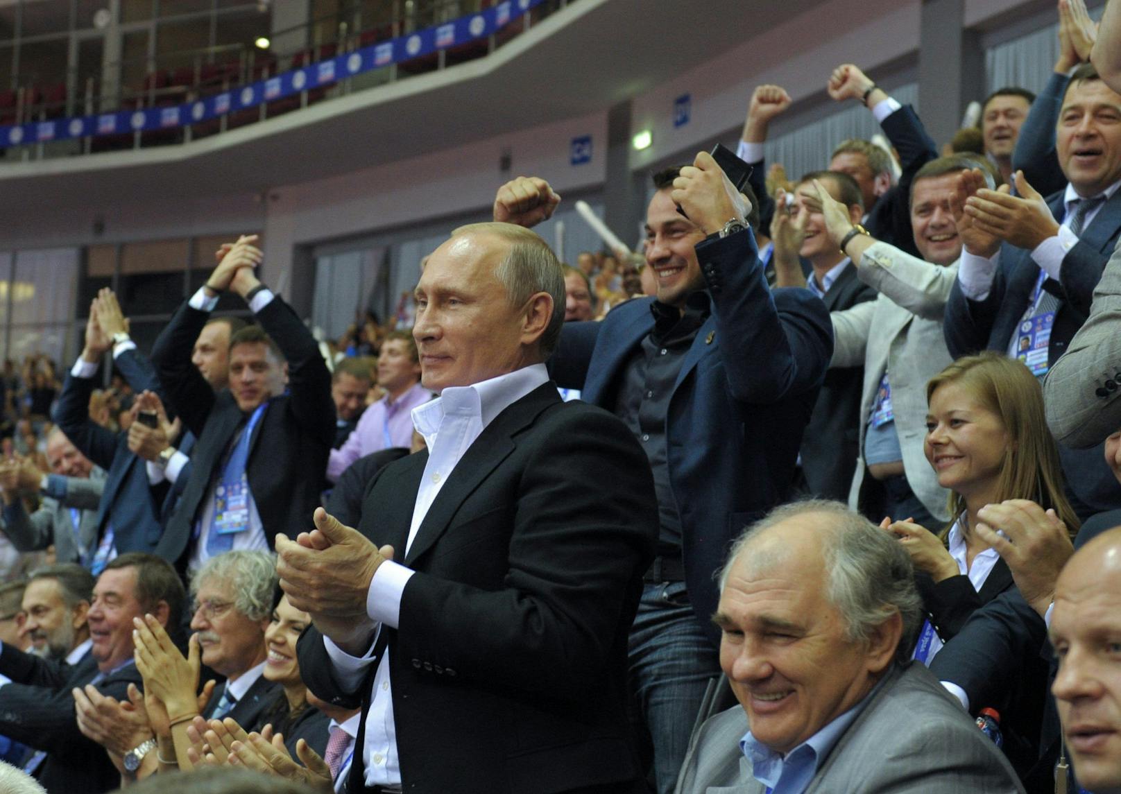 Mehr Grund zum Jubeln: Der russische Präsident Wladimir Putin und leidenschaftlicher Kampfsportler bei den Judo-Weltmeisterschaften 2014. 