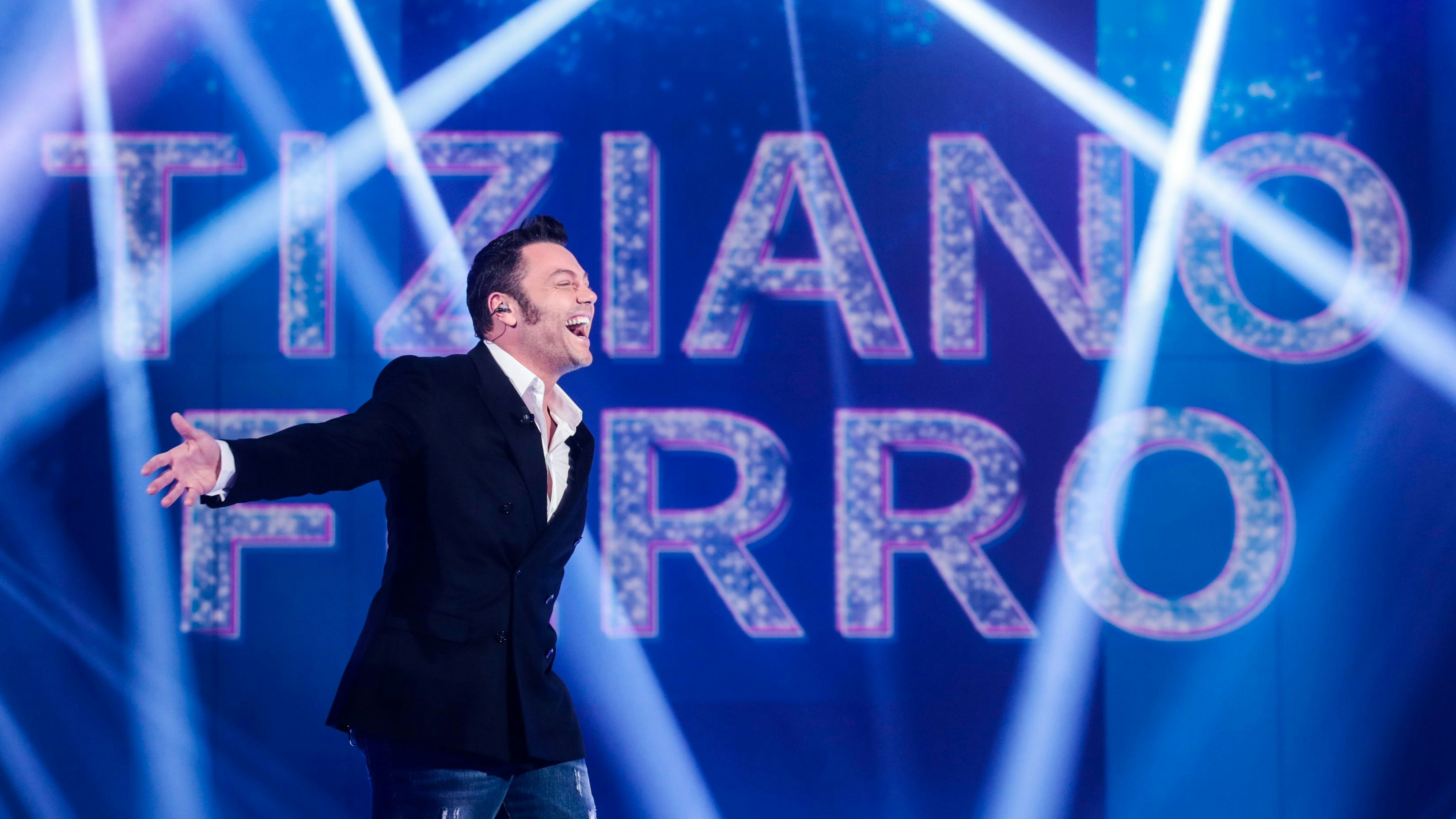 Download von www.picturedesk.com am 28.02.2022 (16:50).  Italian singer Tiziano Ferro during the tv show Domenica In, Rome, ITALY-15-12-2019 - 20191215_PD13562 - Rechteinfo: Rights Managed (RM)