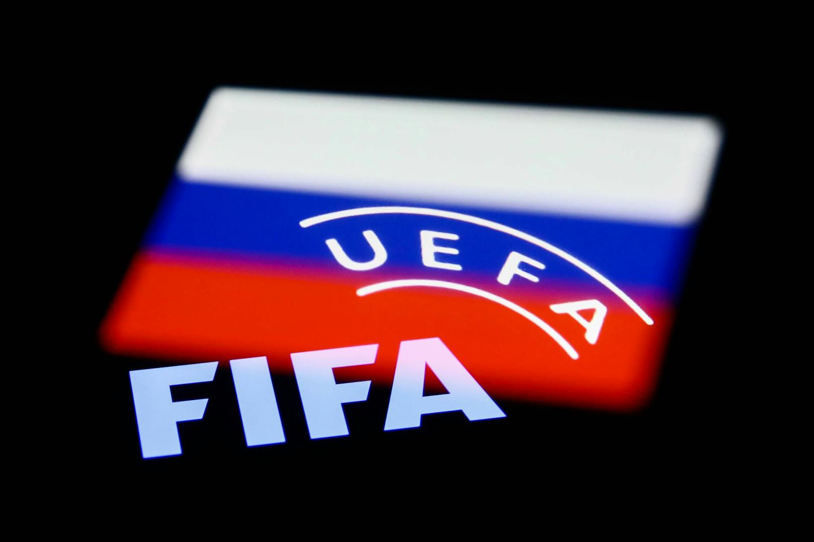 Die FIFA und die UEFA ziehen Konsequenzen.