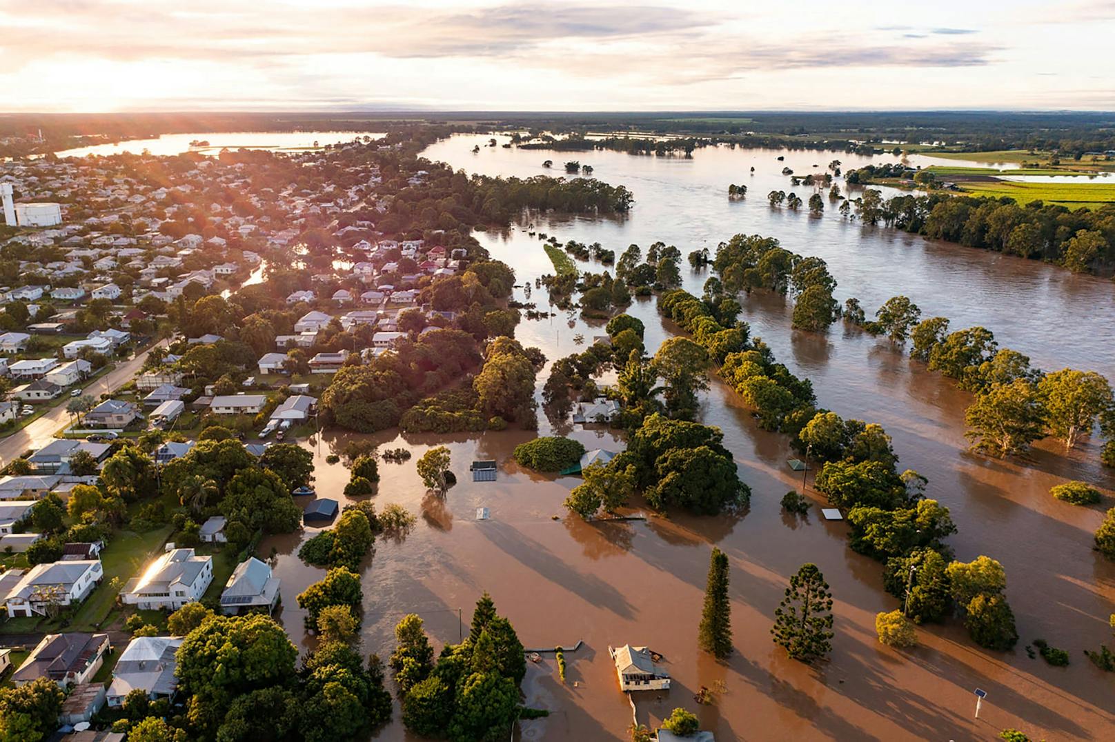 Seit Tagen anhaltende heftige Regenfälle haben die Menschen vielerorts im Nordosten Australiens in Not gebracht.