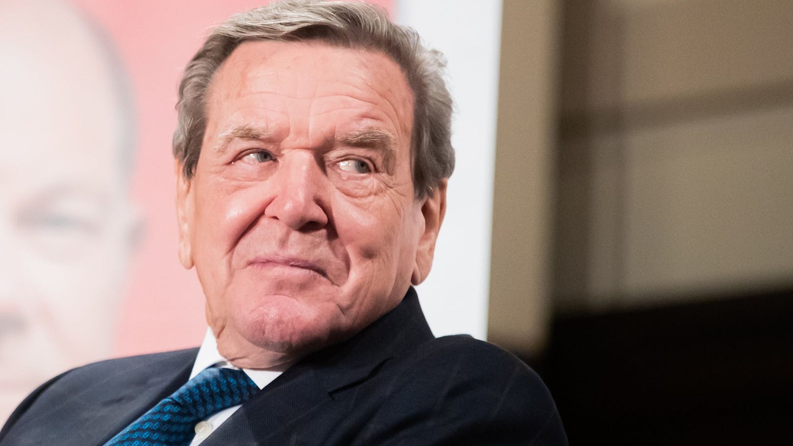 Deutschlands Altkanzler Gerhard Schröder hat lukrative Verbindungen nach Russland.