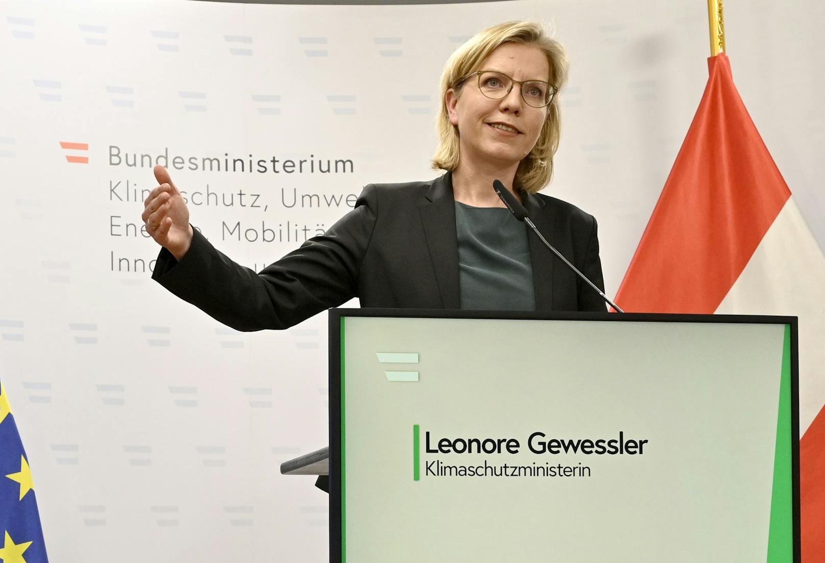 Klimaschutzministerin Leonore Gewessler (Grüne) bei ihrem Pressestatement nach der Sitzung des Energielenkungsbeirats am 1. März 2022 in Wien.