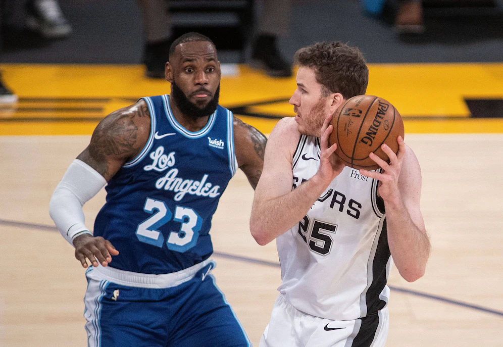 Jakob Pöltl gegen Superstar LeBron James