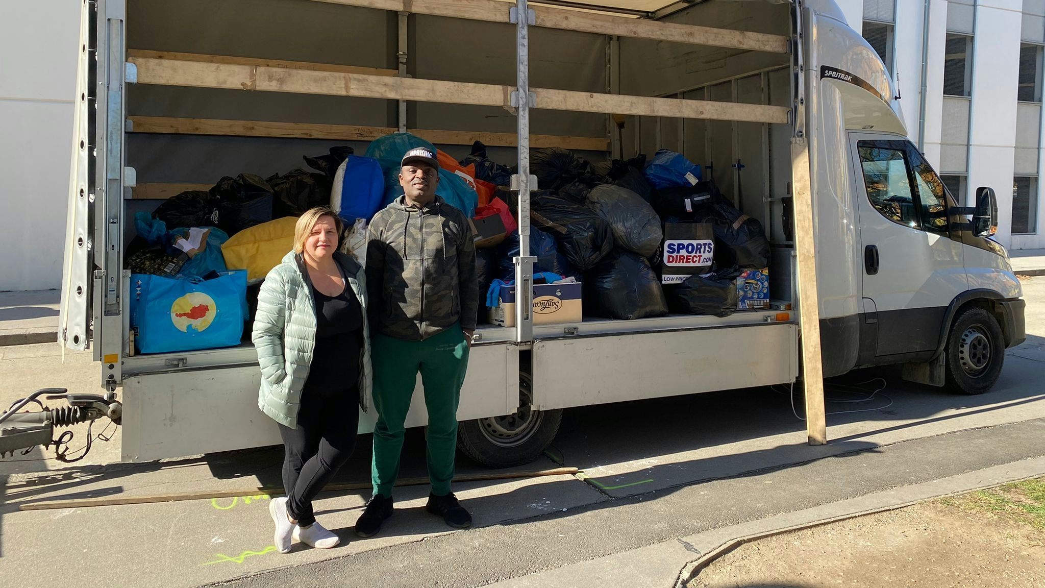 Den ersten Transporter haben Kinga Ignasiak und ihr Lebensgefährt Michael am Freitag in Richtung Polen geschickt.