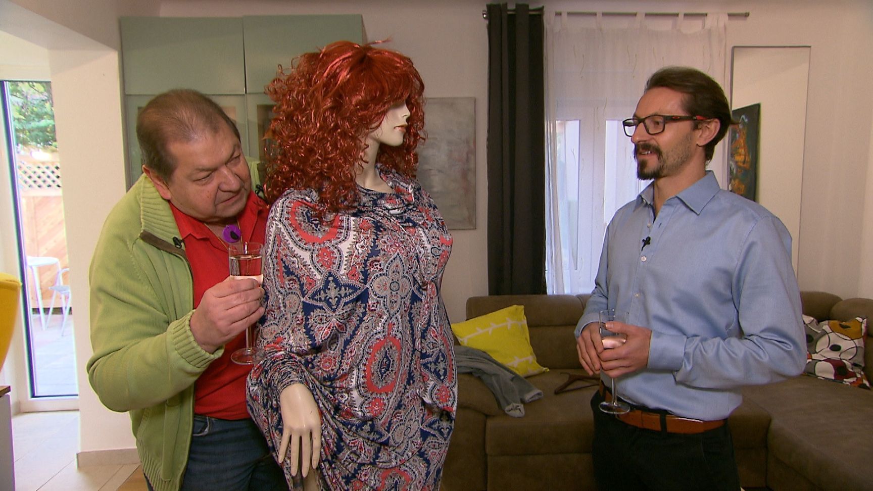 Robert Nissel mit Assistentin Schaufensterpuppe Lilly