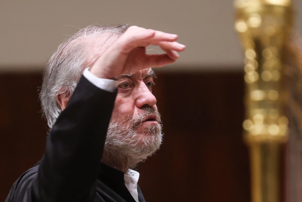 Valery Gergiev performt Tchaikovsky's Nussknacker-Ballett im Moskauer Konzertsaal Sarjadje.