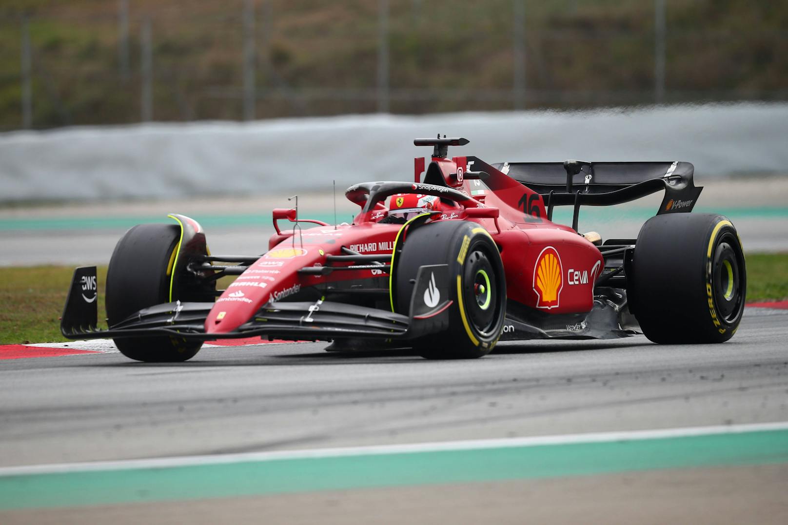 Das ist die "Rote Ferrari-Göttin" von Charles Leclerc und Carlos Sainz