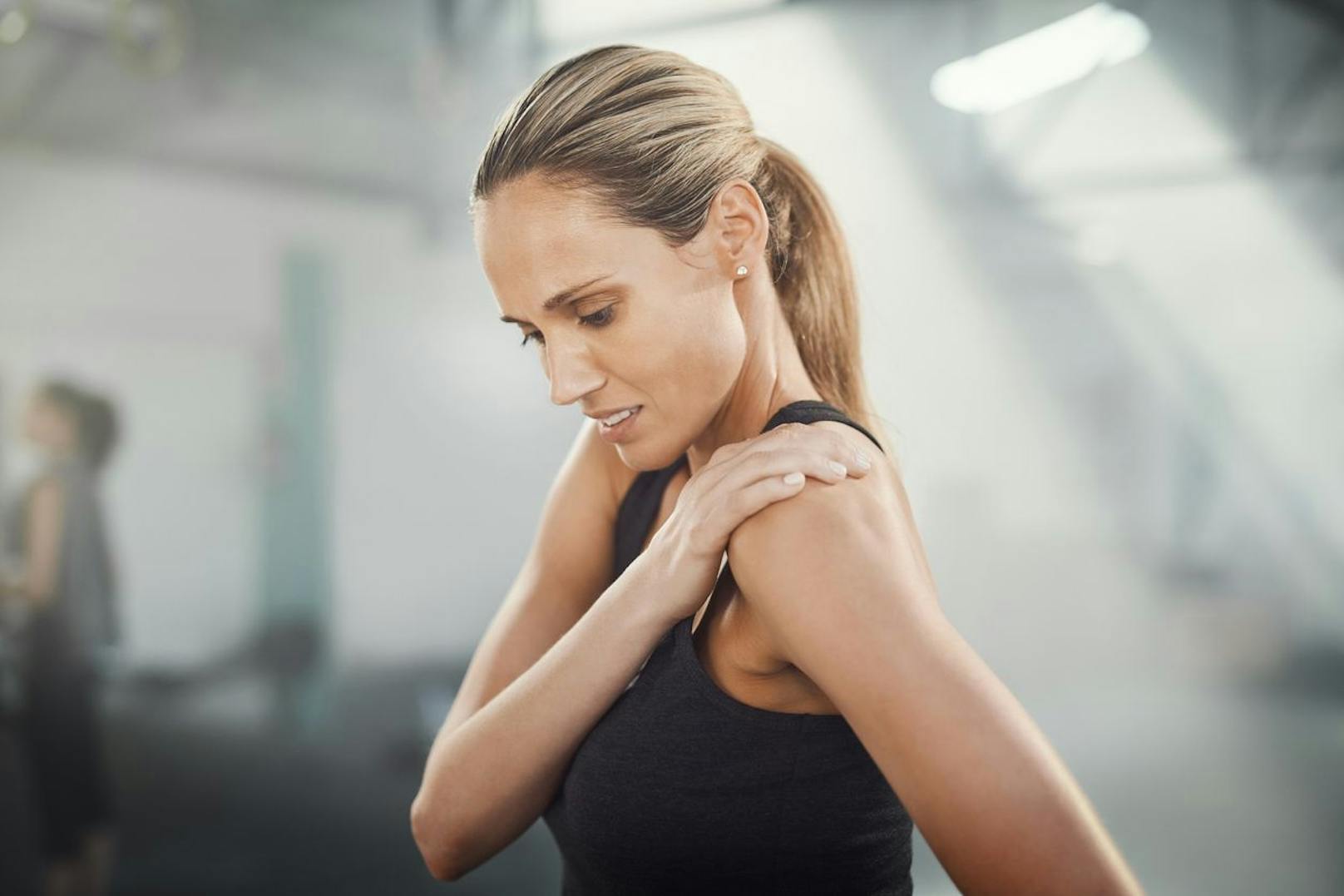 Steifheit und eine eingeschränkte Bewegungsfreiheit in den Gelenken kann zu schweren Problemen führen. Wenn du mit solchen Leiden kämpfst kann die Tiefengewebemassage vorteilhaft für deine Muskulatur sein. 