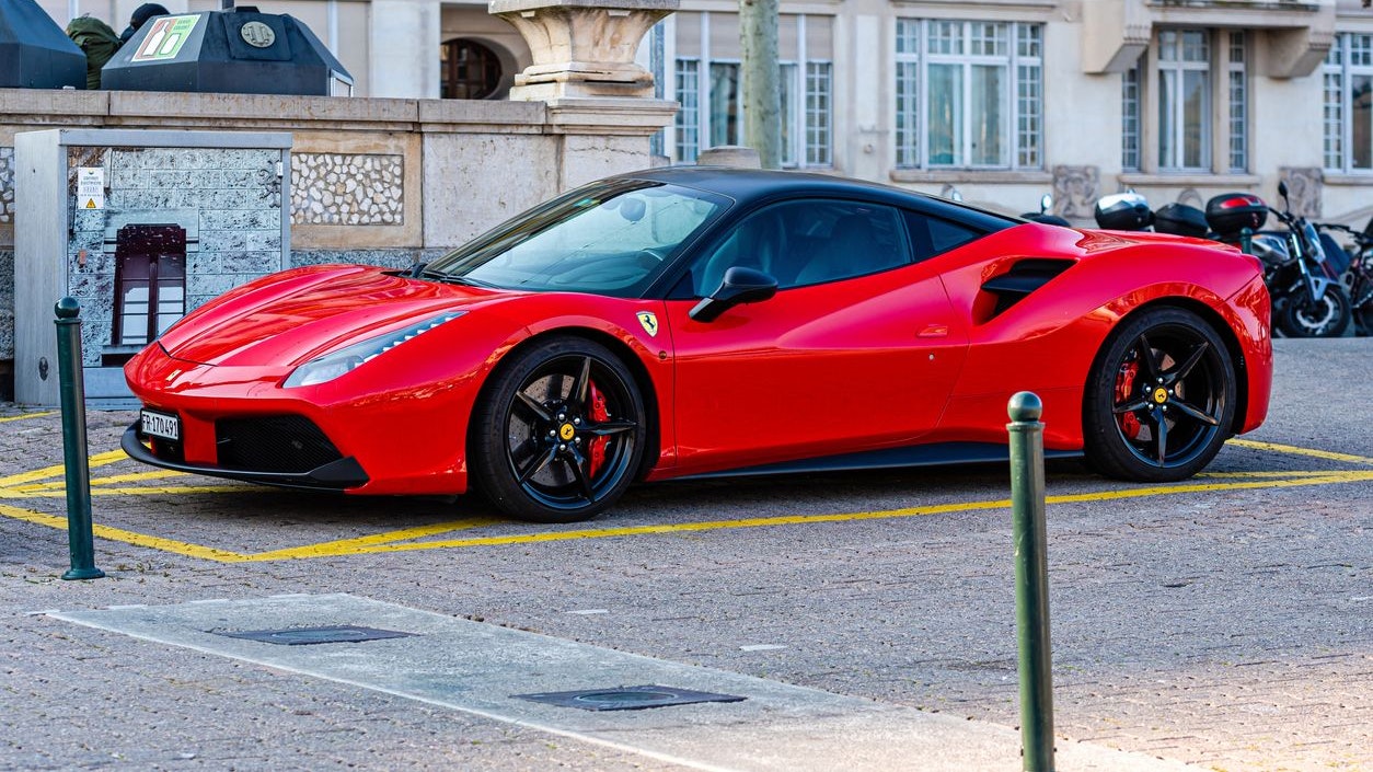 Der Ferrari-Fahrer ergriff nach dem Crash die Flucht.