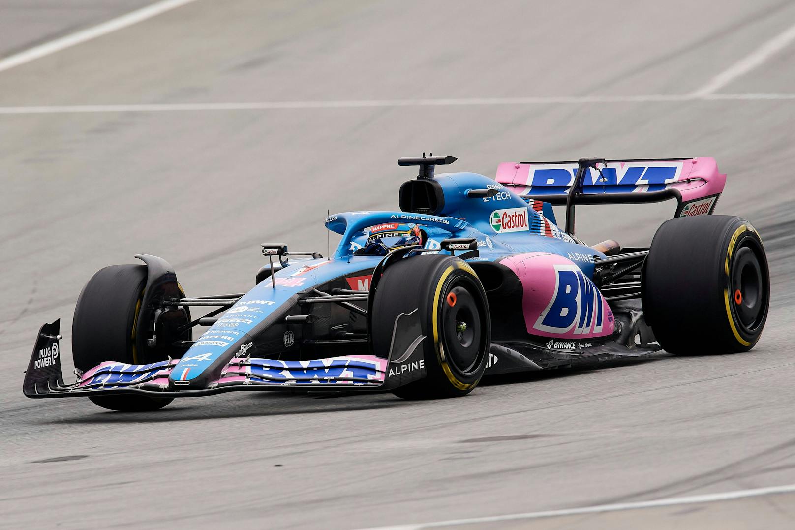 Der Alpine von Fernando Alonso und Esteban Ocon glänzt in Blau und Rosa