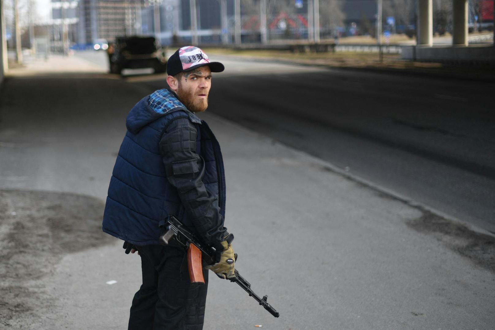 Die Stadt Kiew hat 25.000 Waffen an freiwillige Kämpfer verteilt. Symbolbild. 
