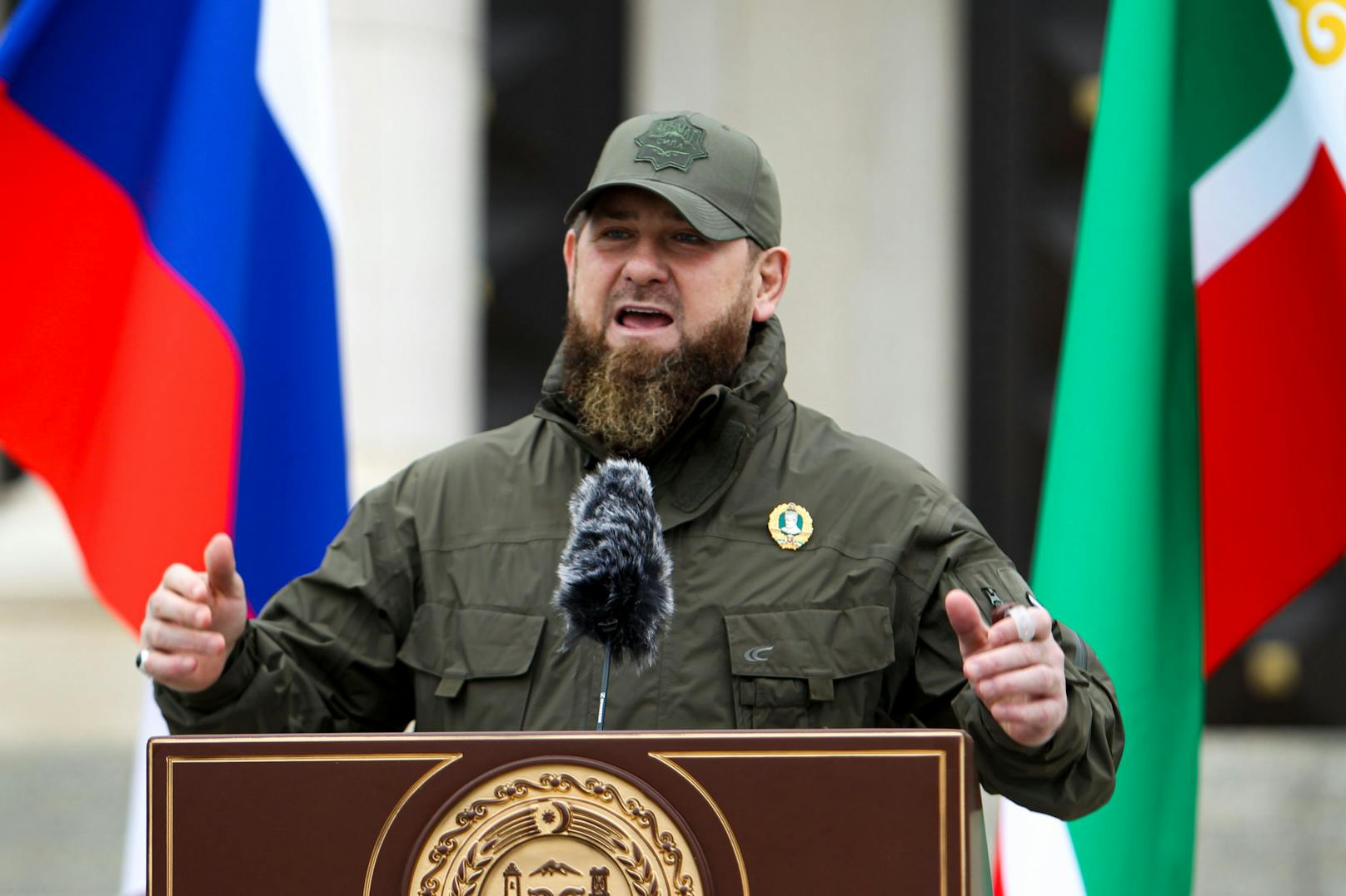 Der tschetschenische Machthaber&nbsp;Ramsan Kadyrow richtet eine Drohung an den ukrainischen Präsidenten Wolodimir Selenski.