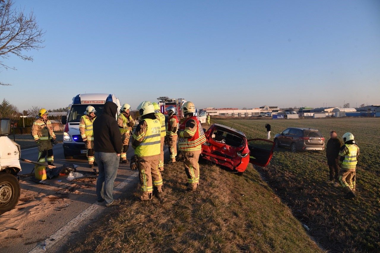 Bilder vom Unfall und dem Einsatz der Rettungskräfte.
