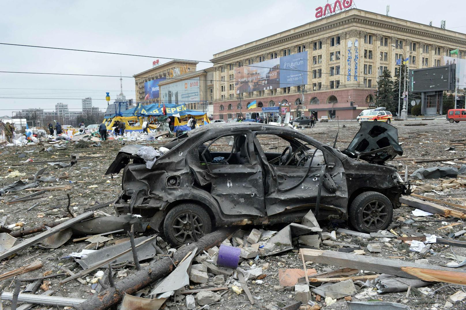 Nach ukrainischen Medienberichten ist es in der Nacht zu Mittwoch zu Gefechten mit der russischen Armee gekommen. In Charkiw, der zweitgrößten Stadt des Landes, haben russische Soldaten ein Krankenhaus angegriffen, meldete die Agentur Unian.