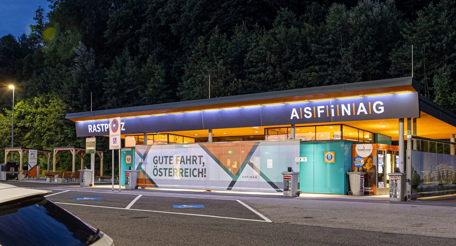 Ein Foto der baugleichen Raststation in Kirchstetten.