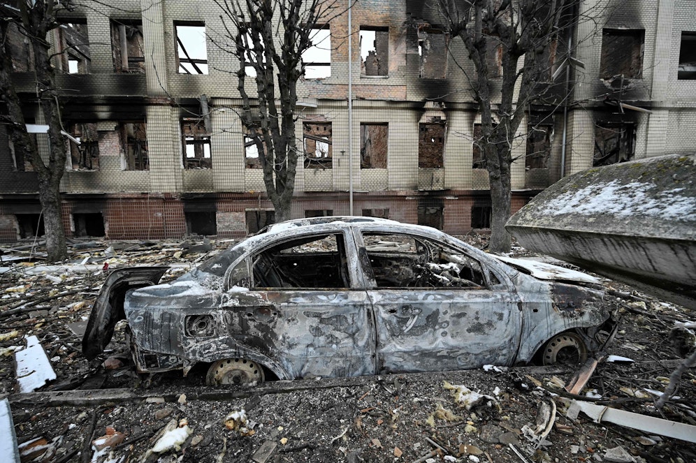 Militäreinrichtungen außerhalb der Stadt Kiew wurden bereits angegriffen. 