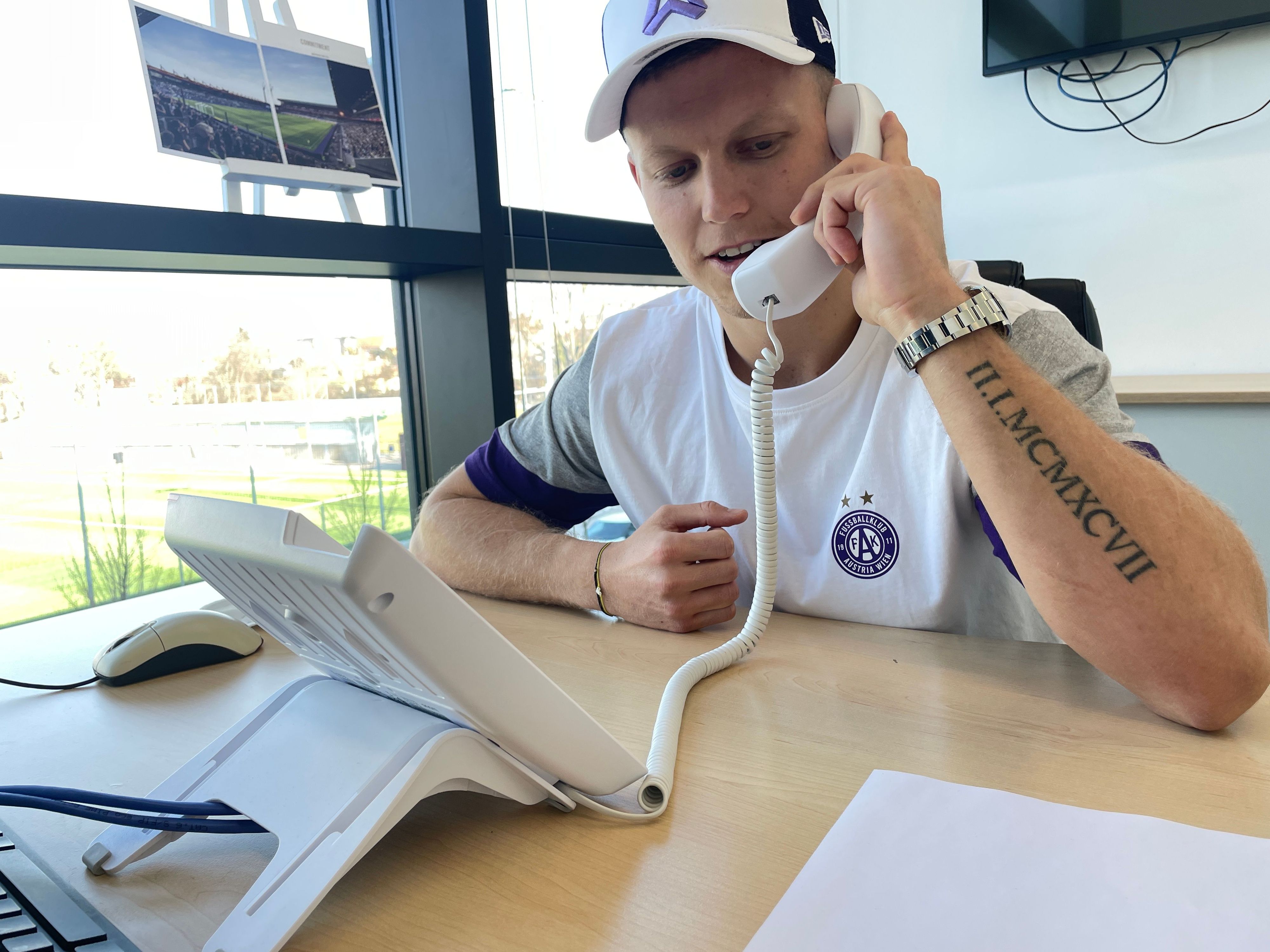 Patrick Pentz greift zum Hörer.