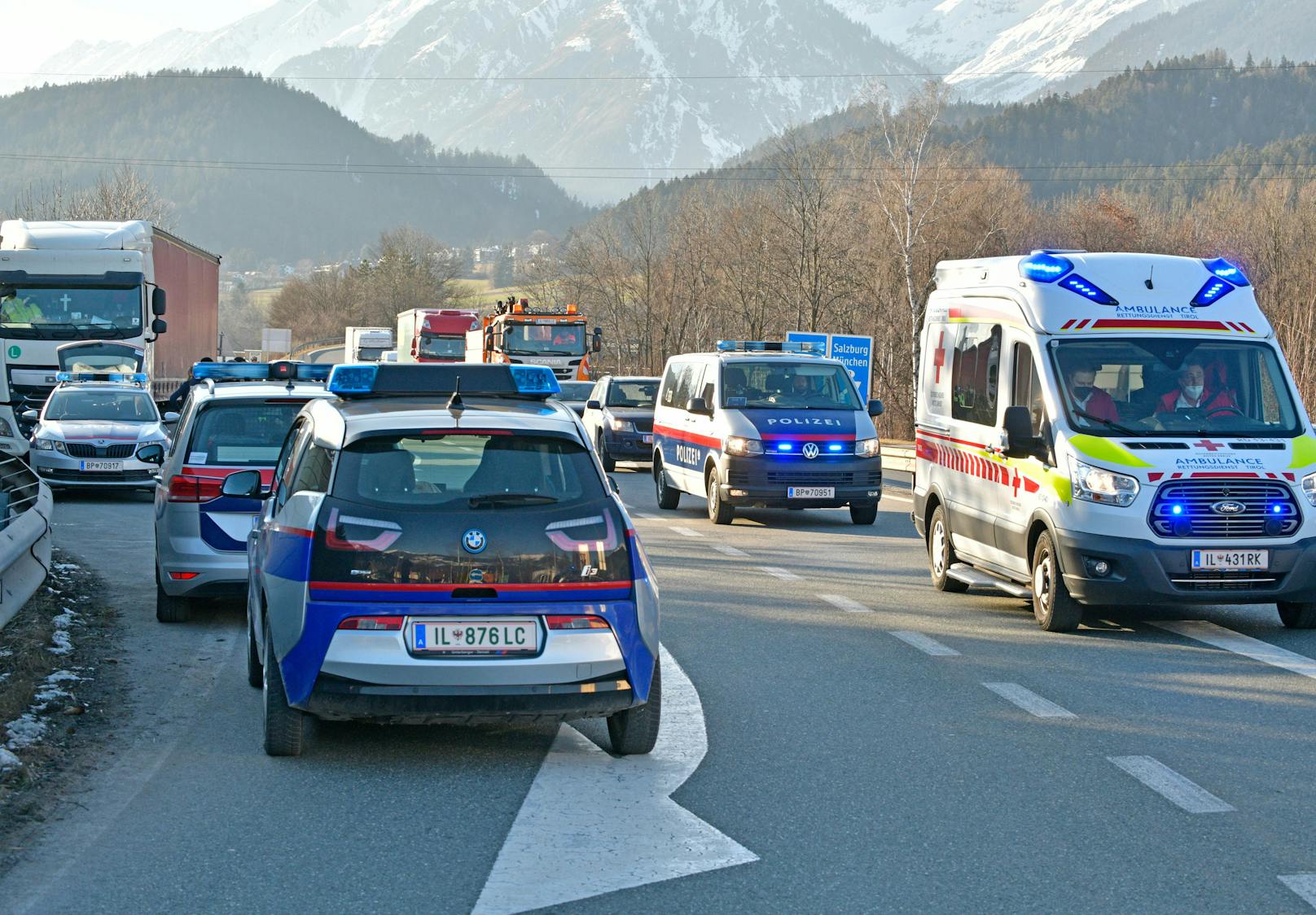 LKW-Lenker verprügelt Polizisten auf Autobahn