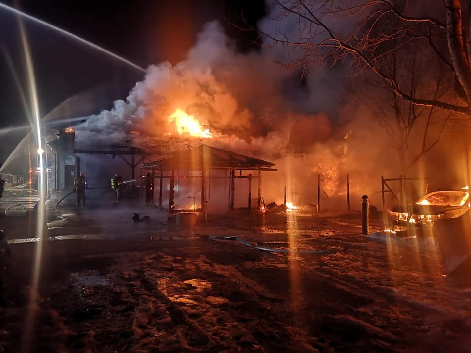 Die Feuerwehr ist im Großeinsatz.