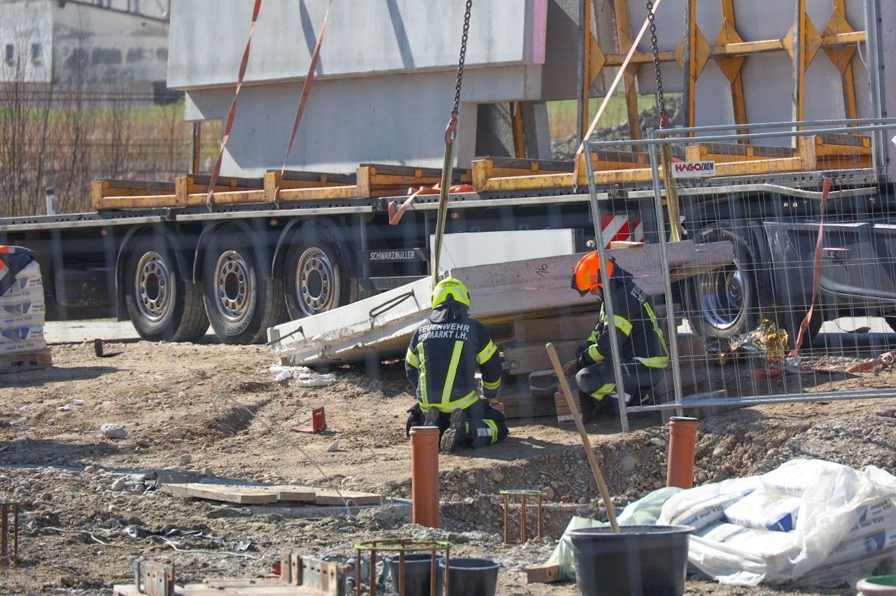 Heute.at - Betonplatte stürzt um und erdrückt Arbeiter