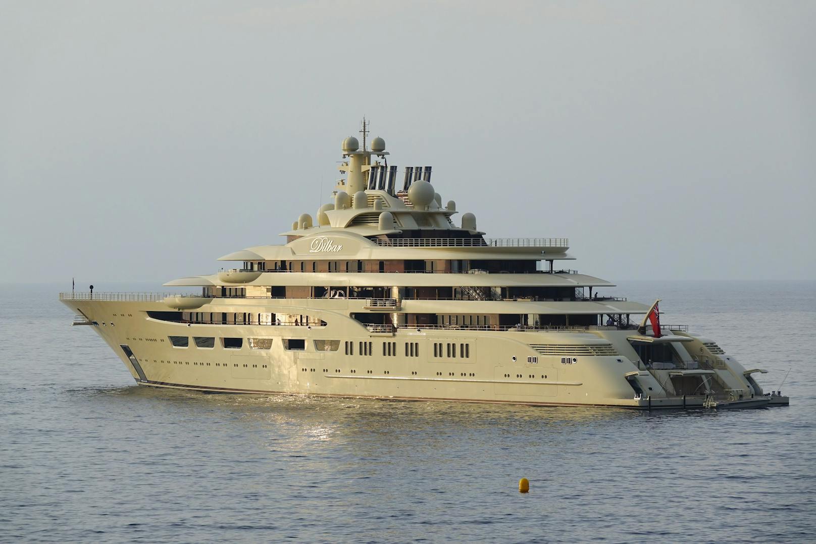 Die Jacht des russischen Milliardärs Alisher Usmanow ist offenbar in Hamburg beschlagnahmt worden. (Archivbild)