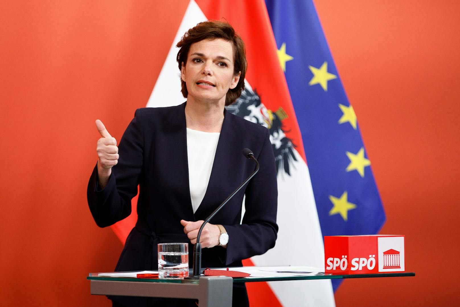 SPÖ-Chefin Pamela Rendi-Wagner will wieder härtere Corona-Regeln für Österreich.