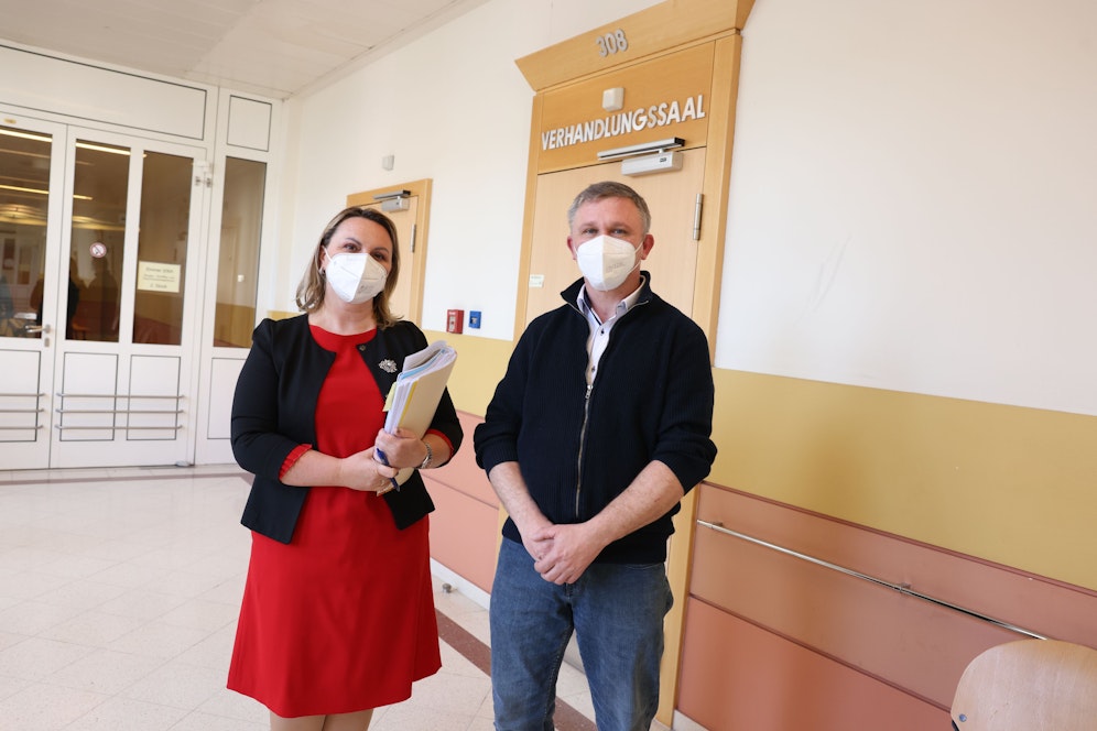 Pawel F. und Anwältin Aleksandra Fux am Wiener Landesgericht.