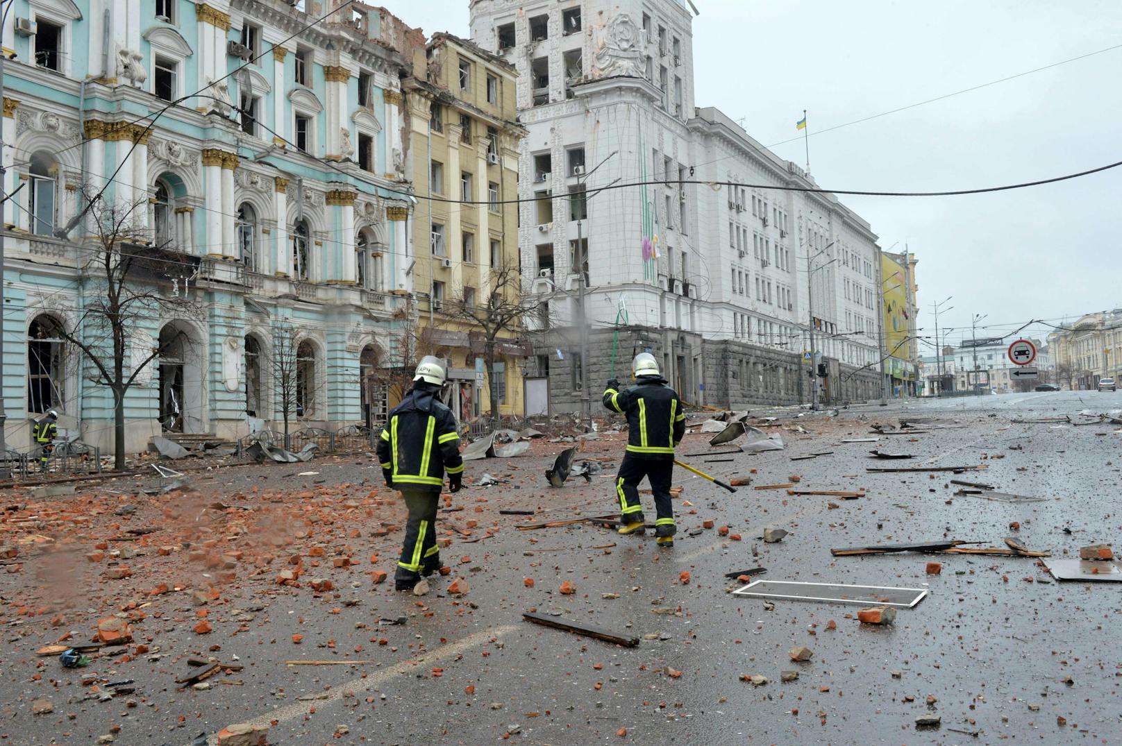 In der Nacht auf Donnerstag ist es in Kiew zu mehreren schweren Explosionen gekommen. "Der Feind versucht in die Hauptstadt durchzubrechen", so Bürgermeister Vitali Klitschko.