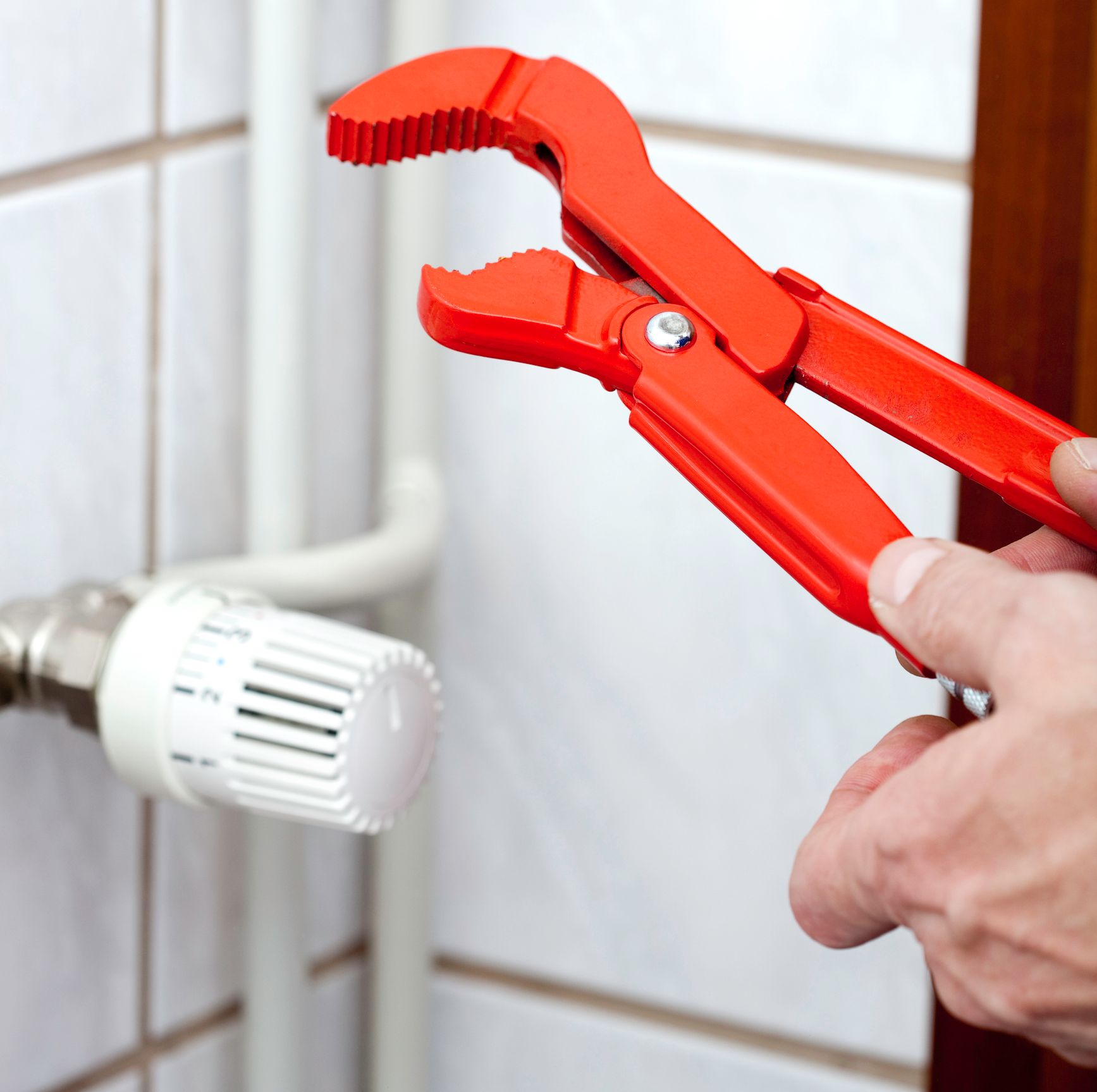 Rohrzangen sind eigentlich Installateurs-Werkzeug. (Symbolbild)