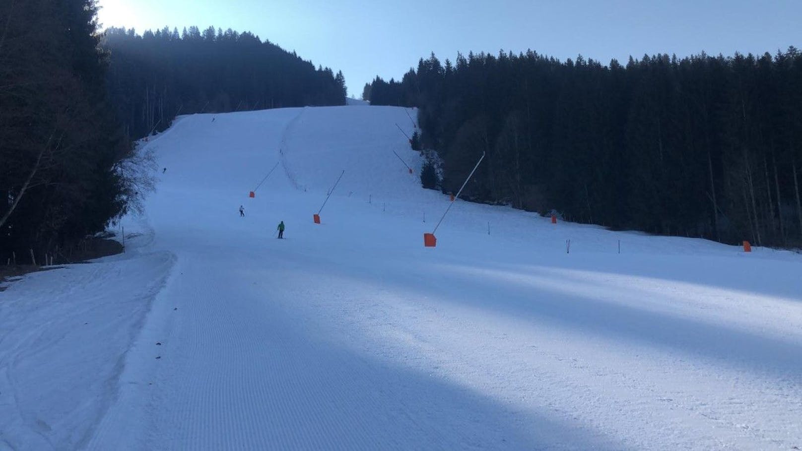 Der deutsche Wintersportler war kurz vor 16:00 Uhr auf dieser Piste in Richtung Tal unterwegs.