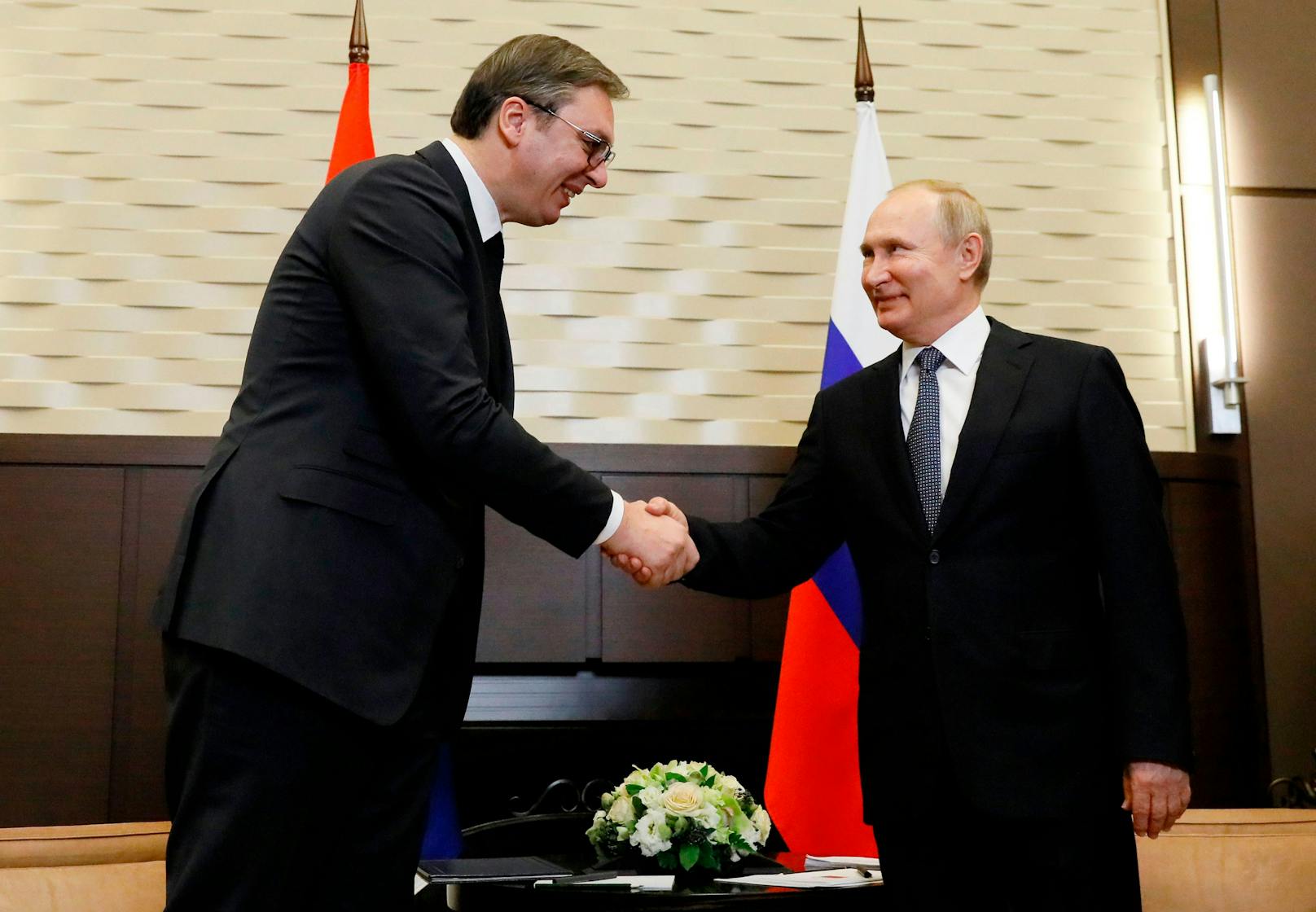 Serbiens Präsident Aleksandar Vucic pflegt eine jahrelange Freundschaft mit Putin (Foto aus dem Jahr 2019)