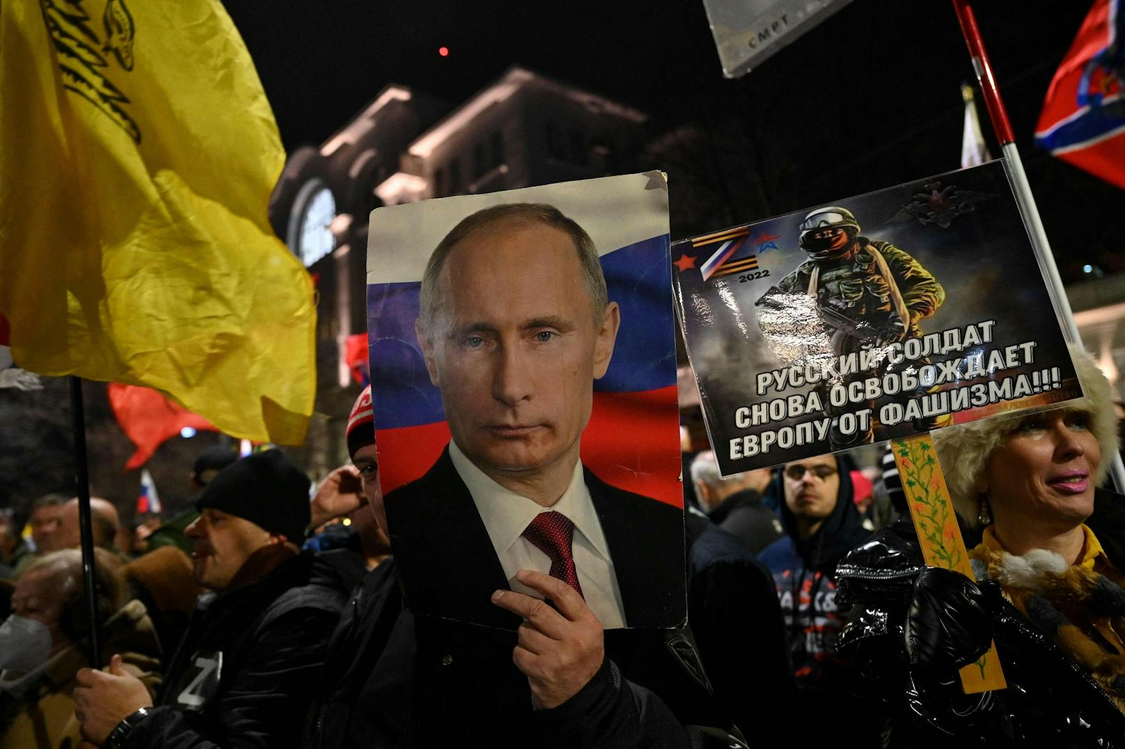 "Bruder Putin" – Pro-Russische Demos spalten Serbien
