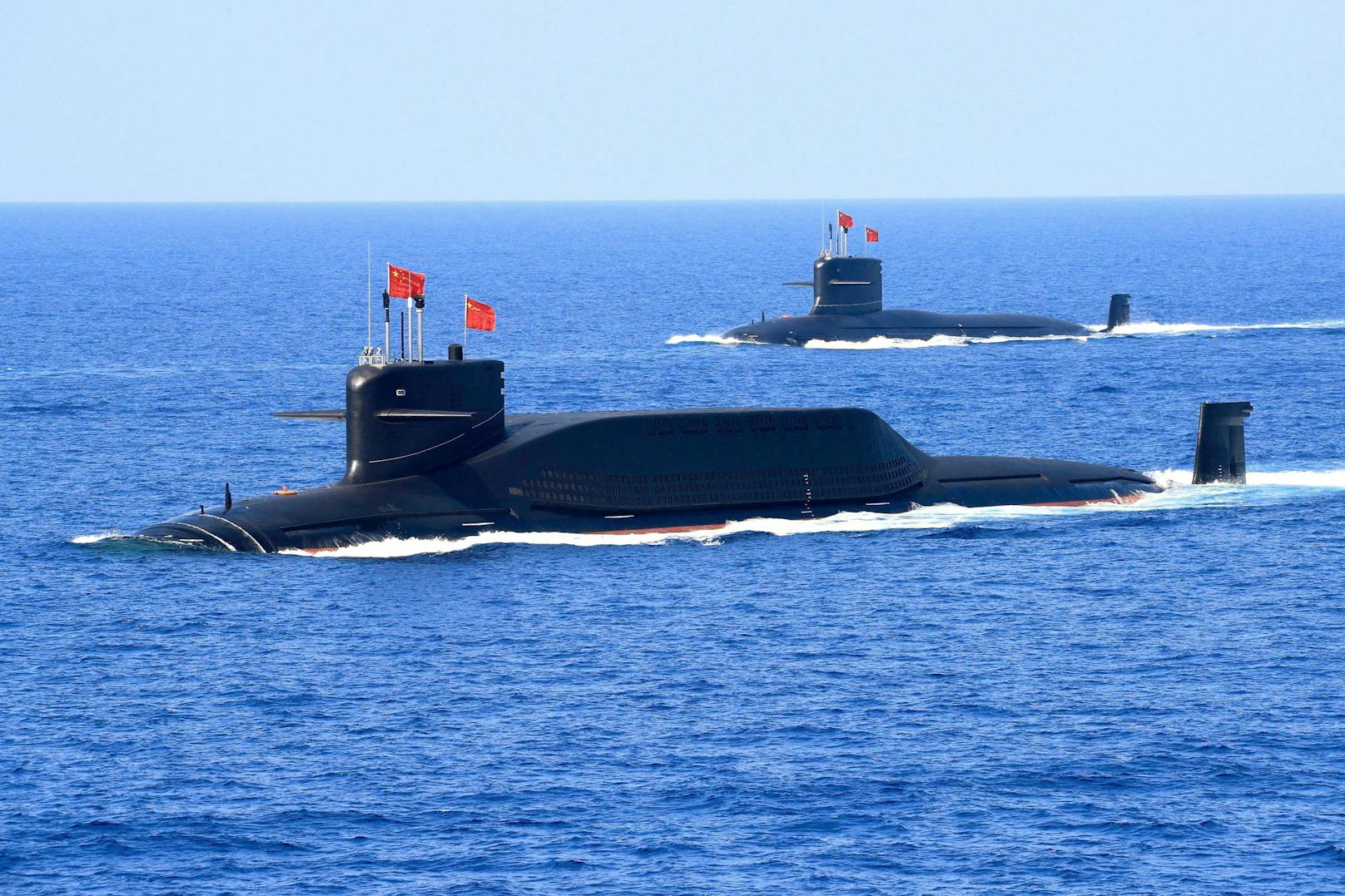 In den vergangenen Jahren hat China zunehmend auch zu Wasser für militärischen Nachschub gesorgt. Heute besitzt die chinesische Marine eine moderne U-Boot-Flotte. Hier zu sehen: Ein nuklear angetriebenes U-Boot bei einer Militärübung der Volksbefreiungsarmee.