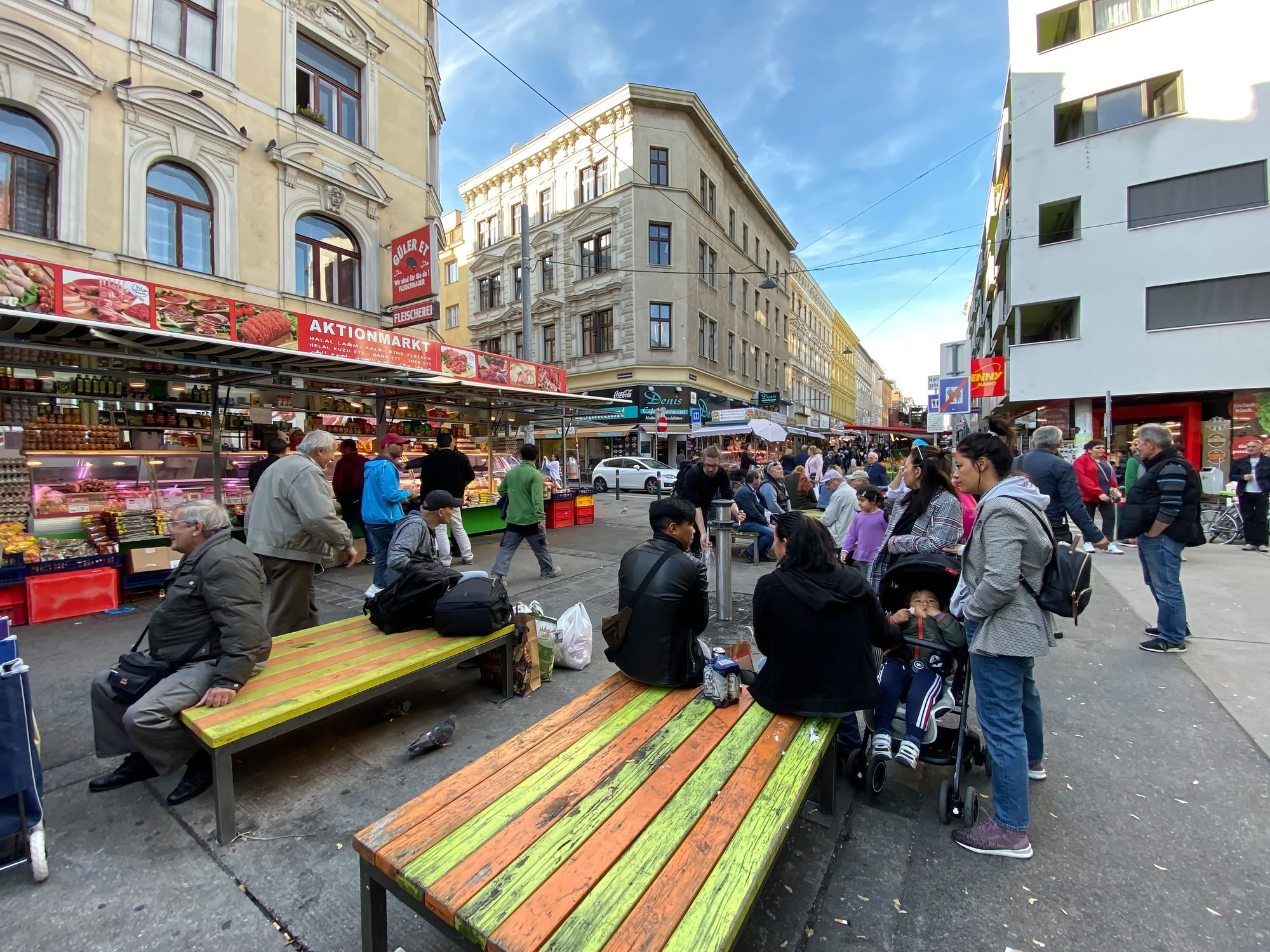 In Wien-Ottakring kam es am helllichten Tag zu einer Messer-Attacke.