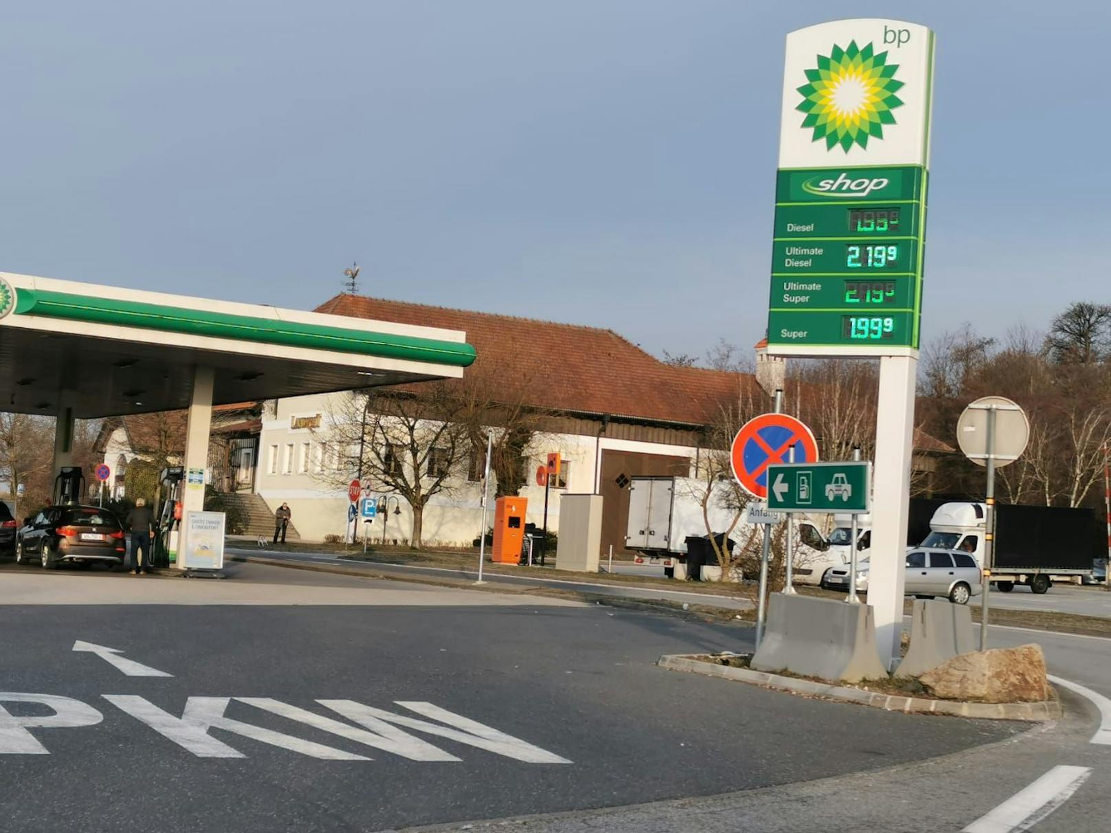 An dieser Tankstelle in Aistersheim kostete der Liter Diesel am Sonntag 1,99 Euro.