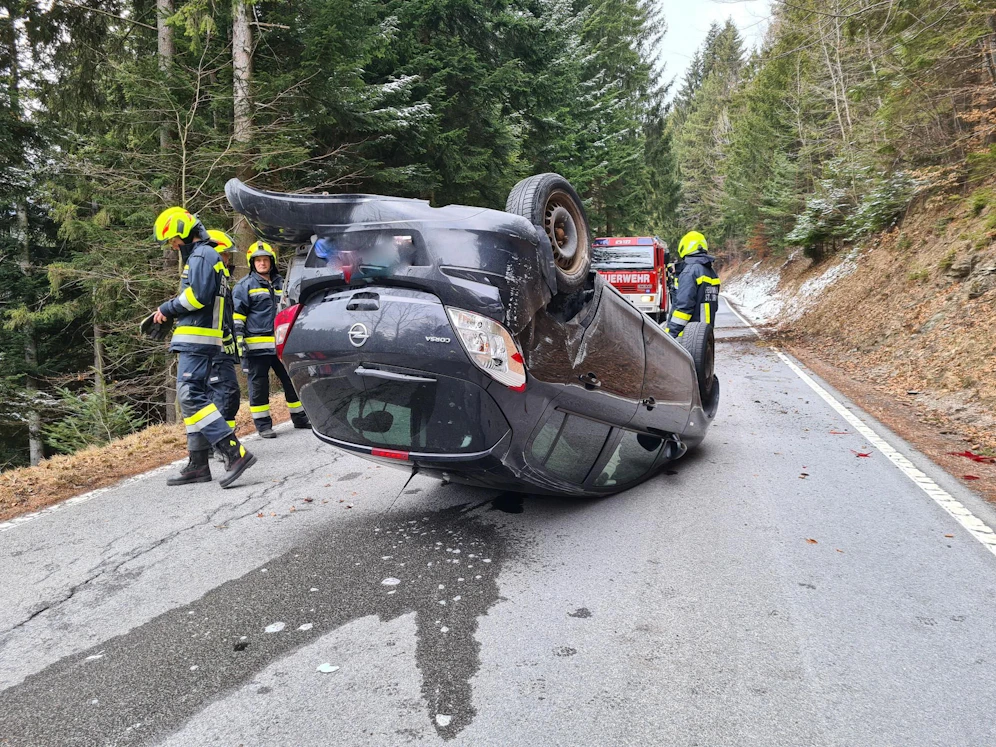 Die Feuerwehr im Einsatz vor Ort.