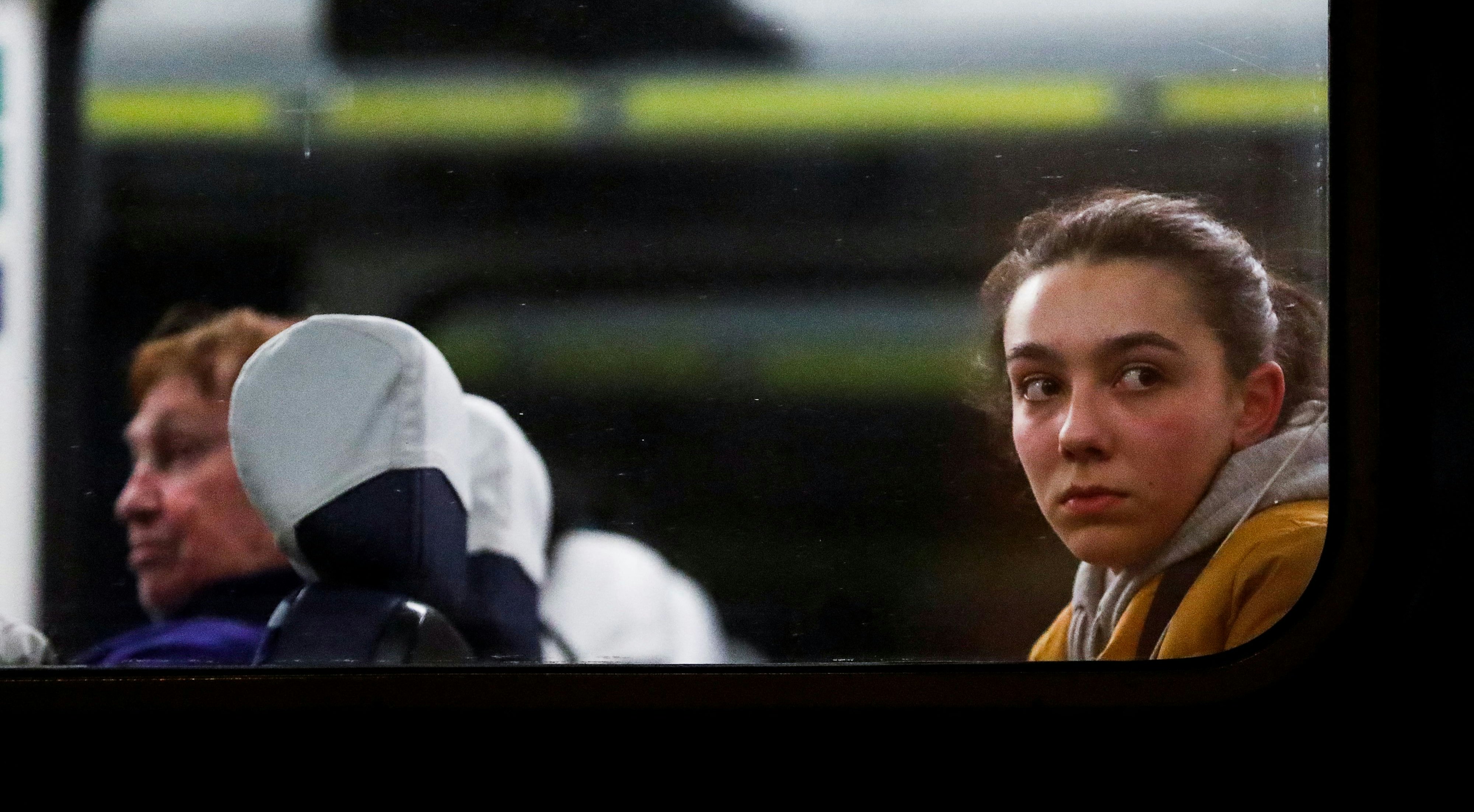 Weil Männer zwischen 18 und 60 Jahren das Land nicht verlassen dürfen, sind viele Ukrainerinnen auf sich alleine gestellt.