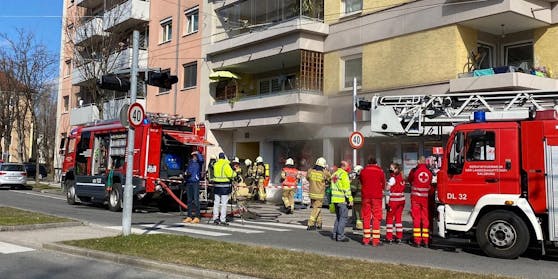 Die Feuerwehr ist hier bereits Dauergast. Zehn Mal mussten die Einsatzkräfte in den vergangenen sechs Tagen anrücken, um gelegte Brände zu löschen.