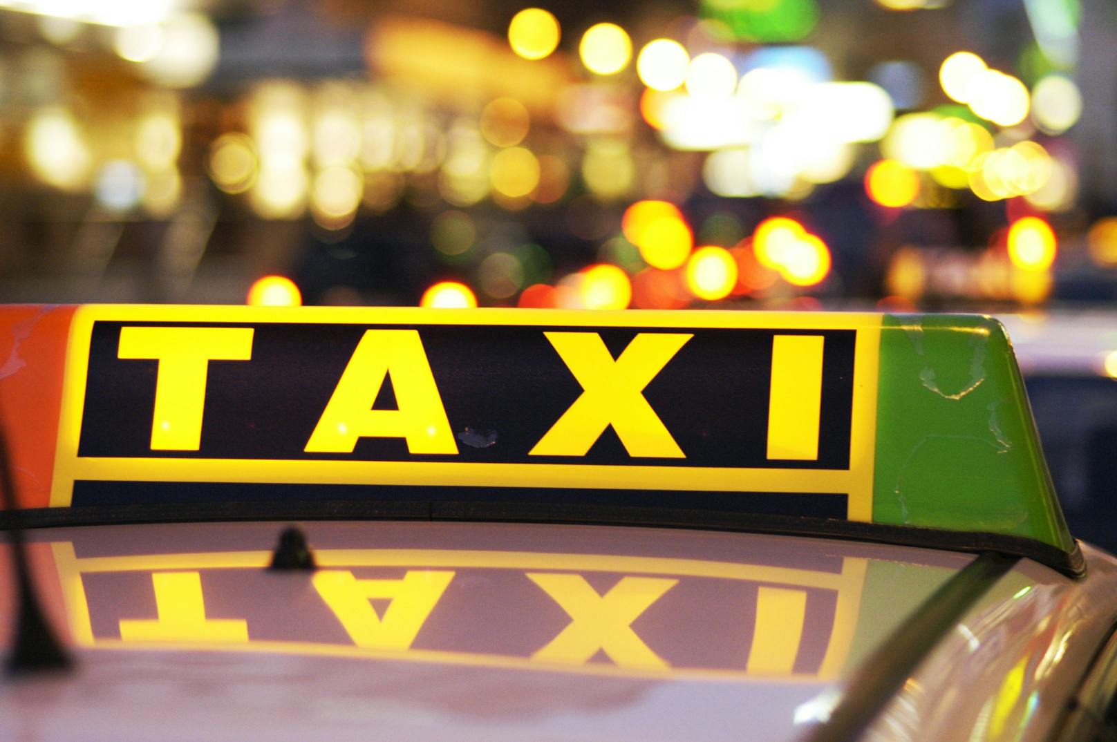 Streit um Preis: Taxilenker schlägt Fahrgast bewusstlos