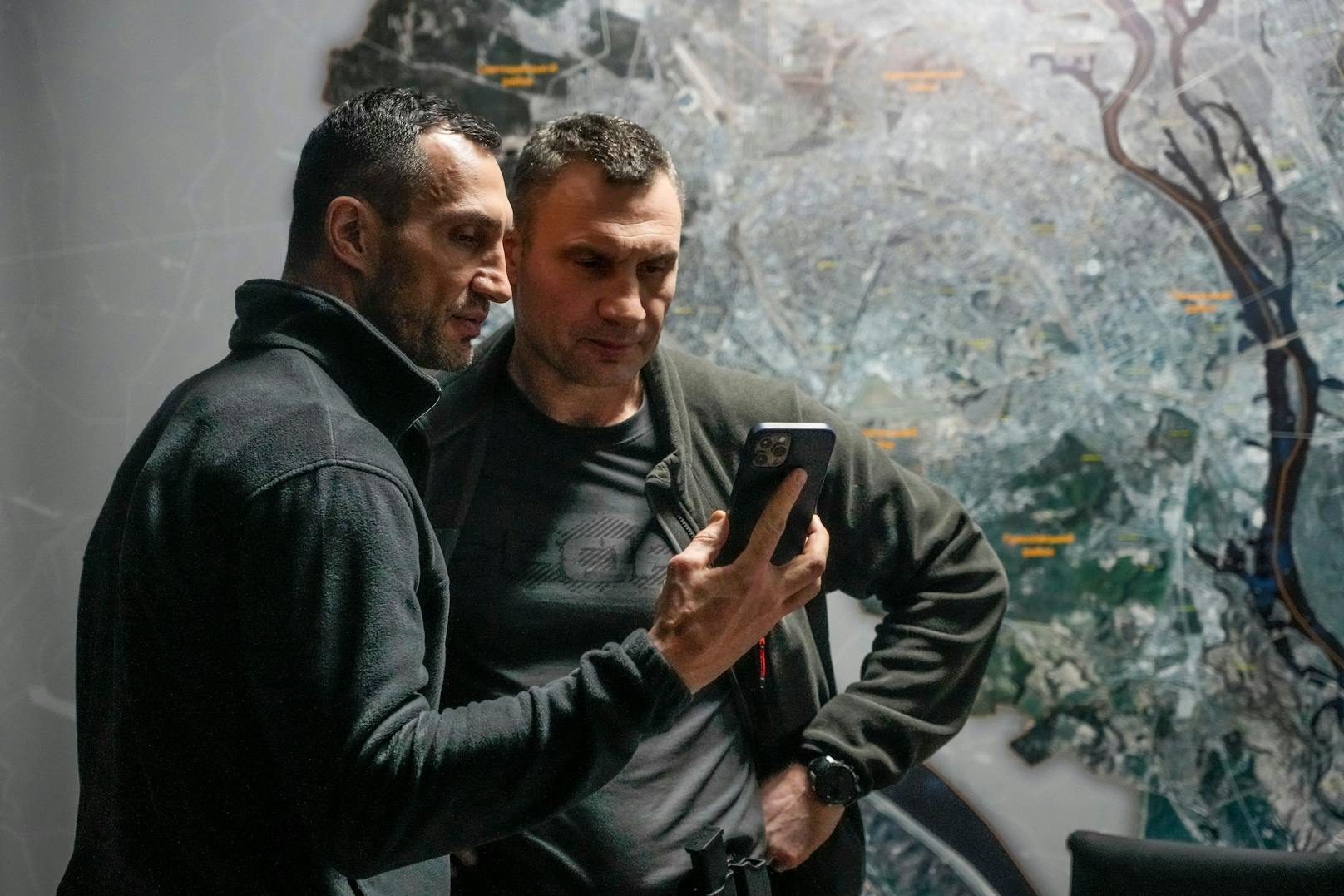 Wladimir und Vitali Klitschko kämpfen im Krieg gegen Putin. 