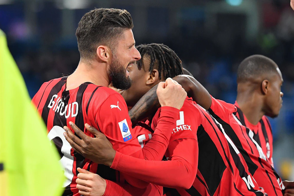 Olivier Giroud schießt Milan zum Sieg.