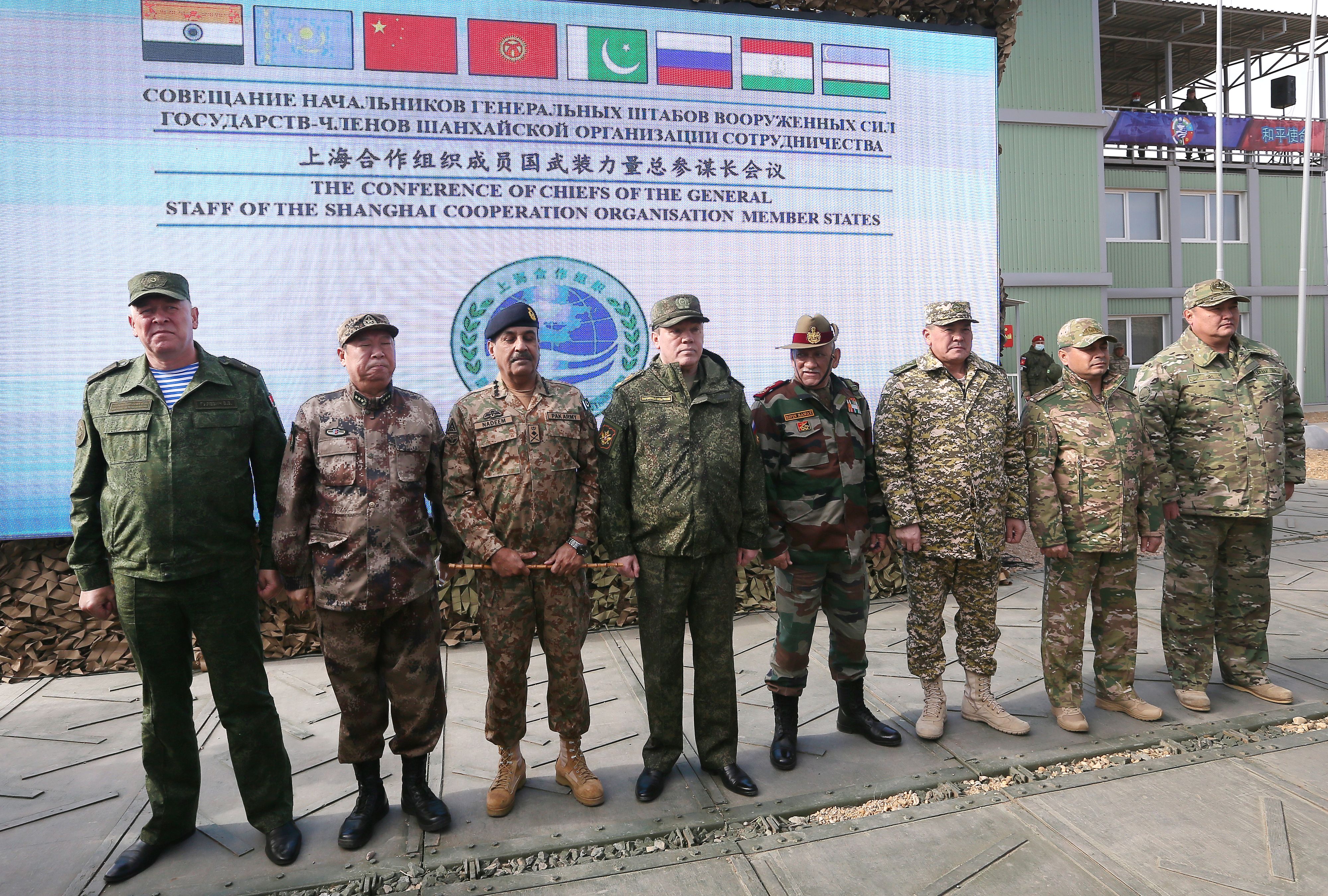 Generalmajor Viktor Gulewitsch (ganz links) wollte die Invasion offenbar nicht mittragen.