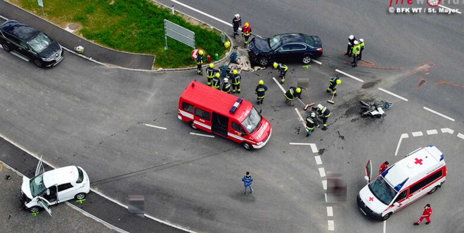 BMW und Renault krachten zusammen: 3 Verletzte