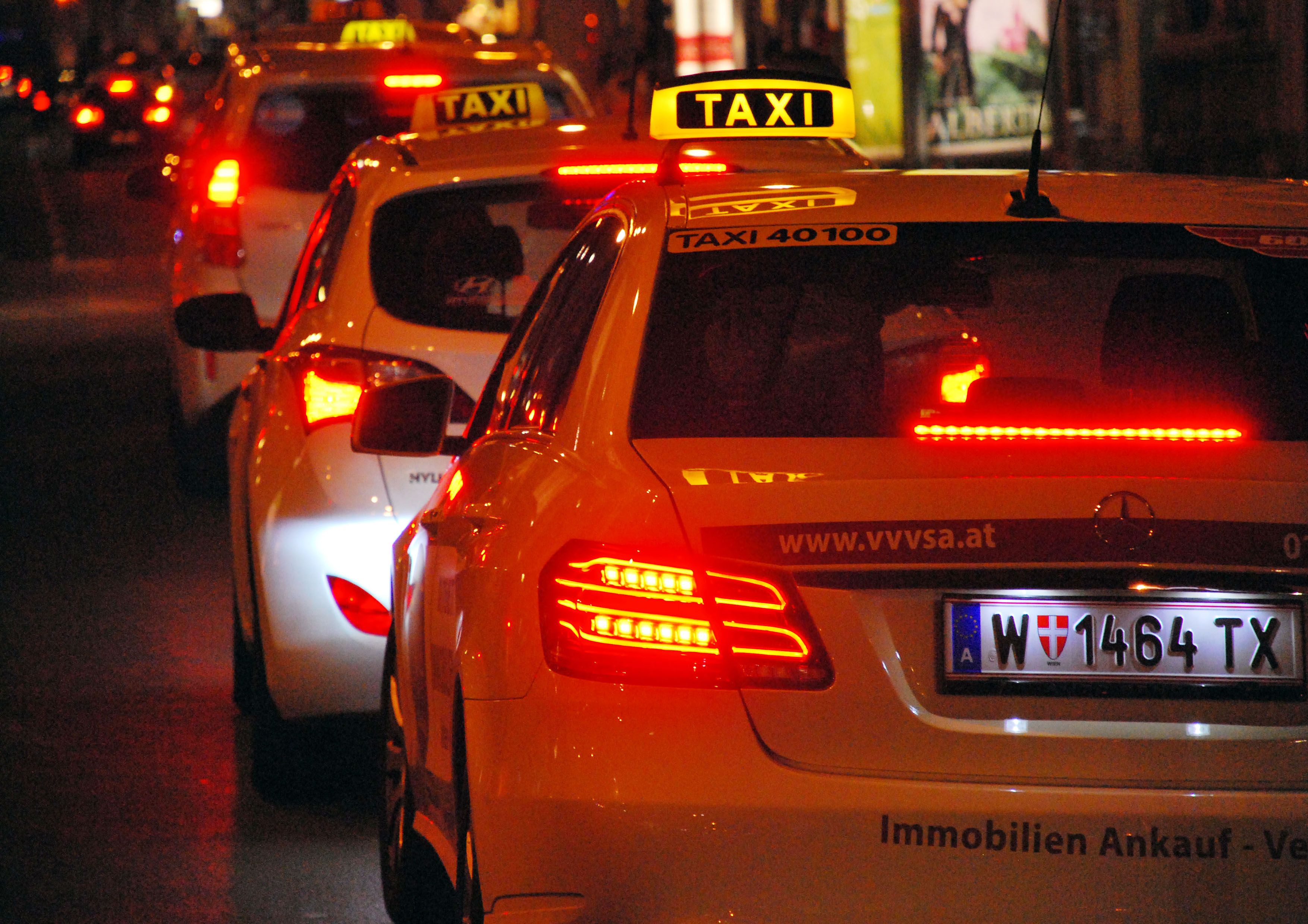 Der Taxifahrer konnte den Angriff gerade noch abwehren. (Symbolfoto)